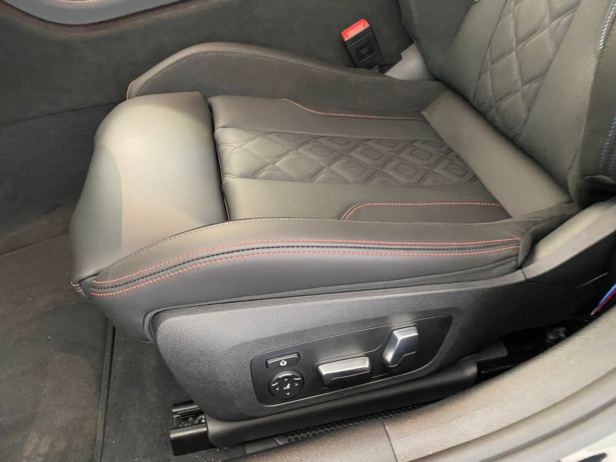 2026 BMW 8 Series M850i - Photo 12