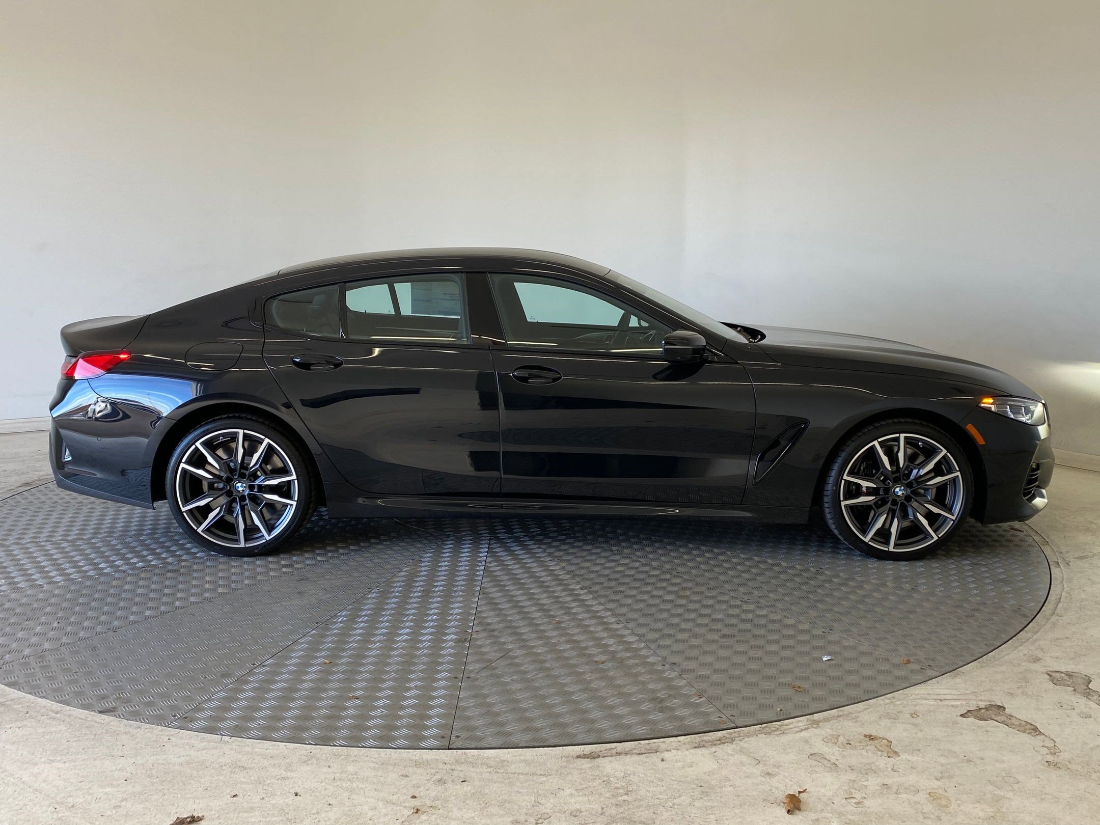 2026 BMW 8 Series M850i - Photo 7