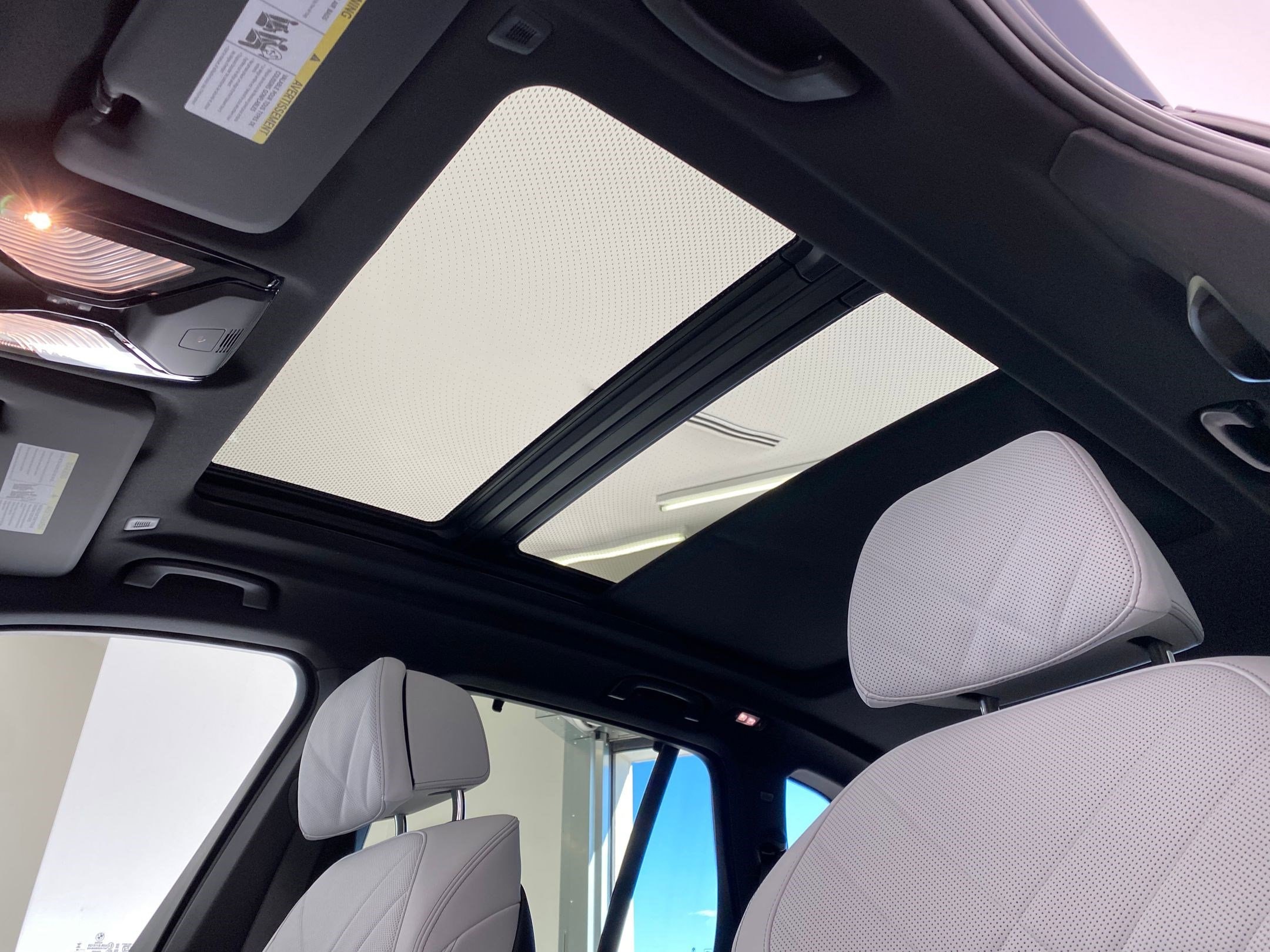 2026 BMW X5 M60i - Photo 15