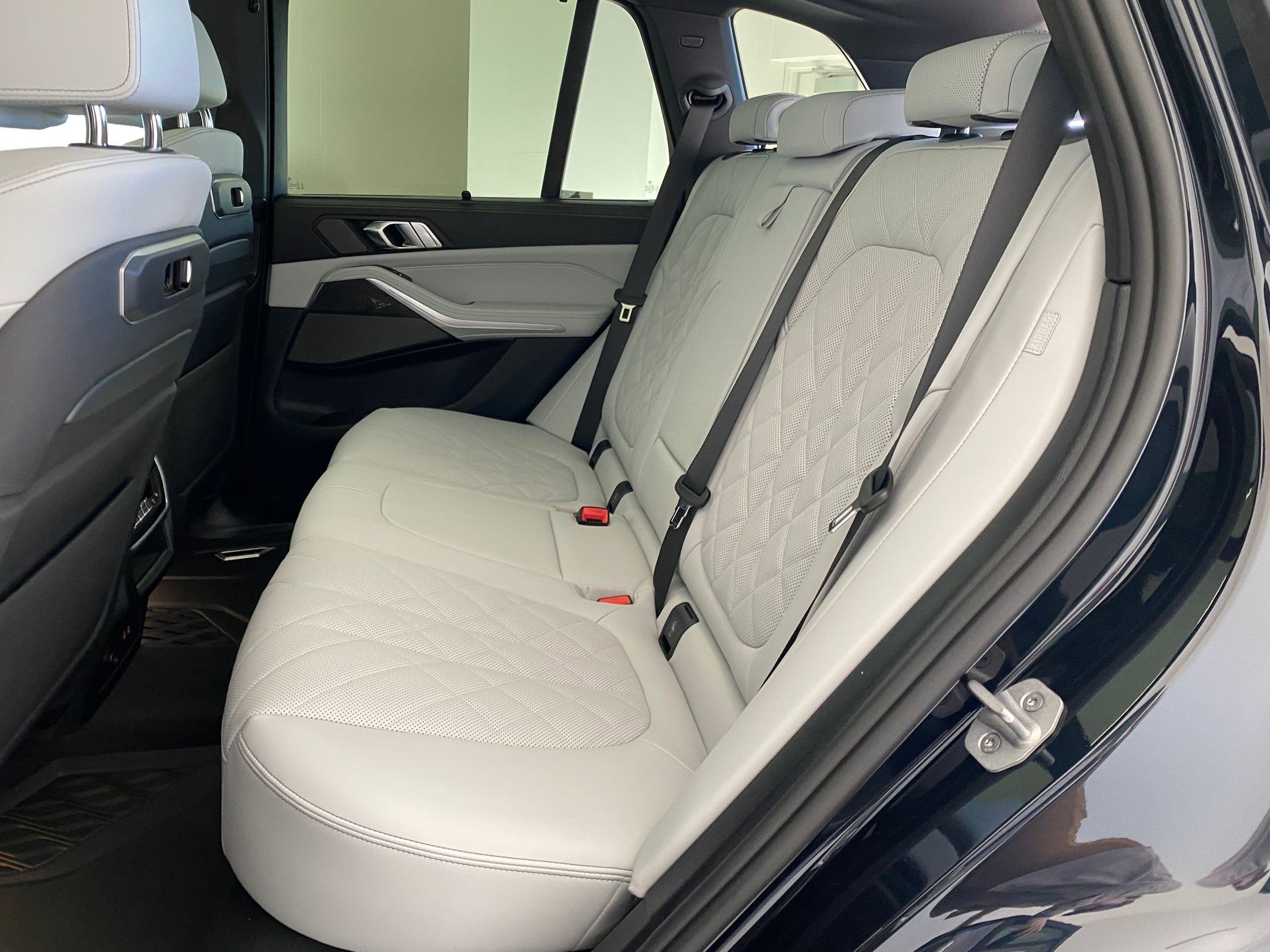 2026 BMW X5 M60i - Photo 14