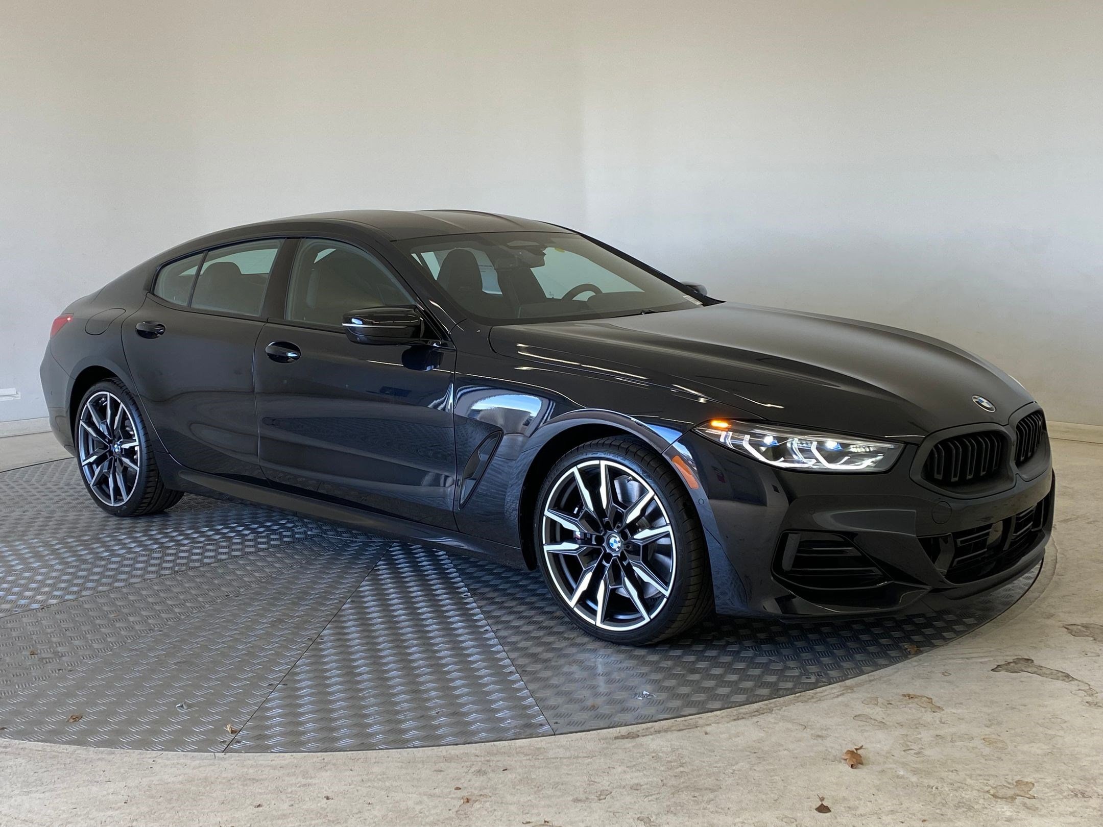 2026 BMW 8 Series M850i - Photo 6