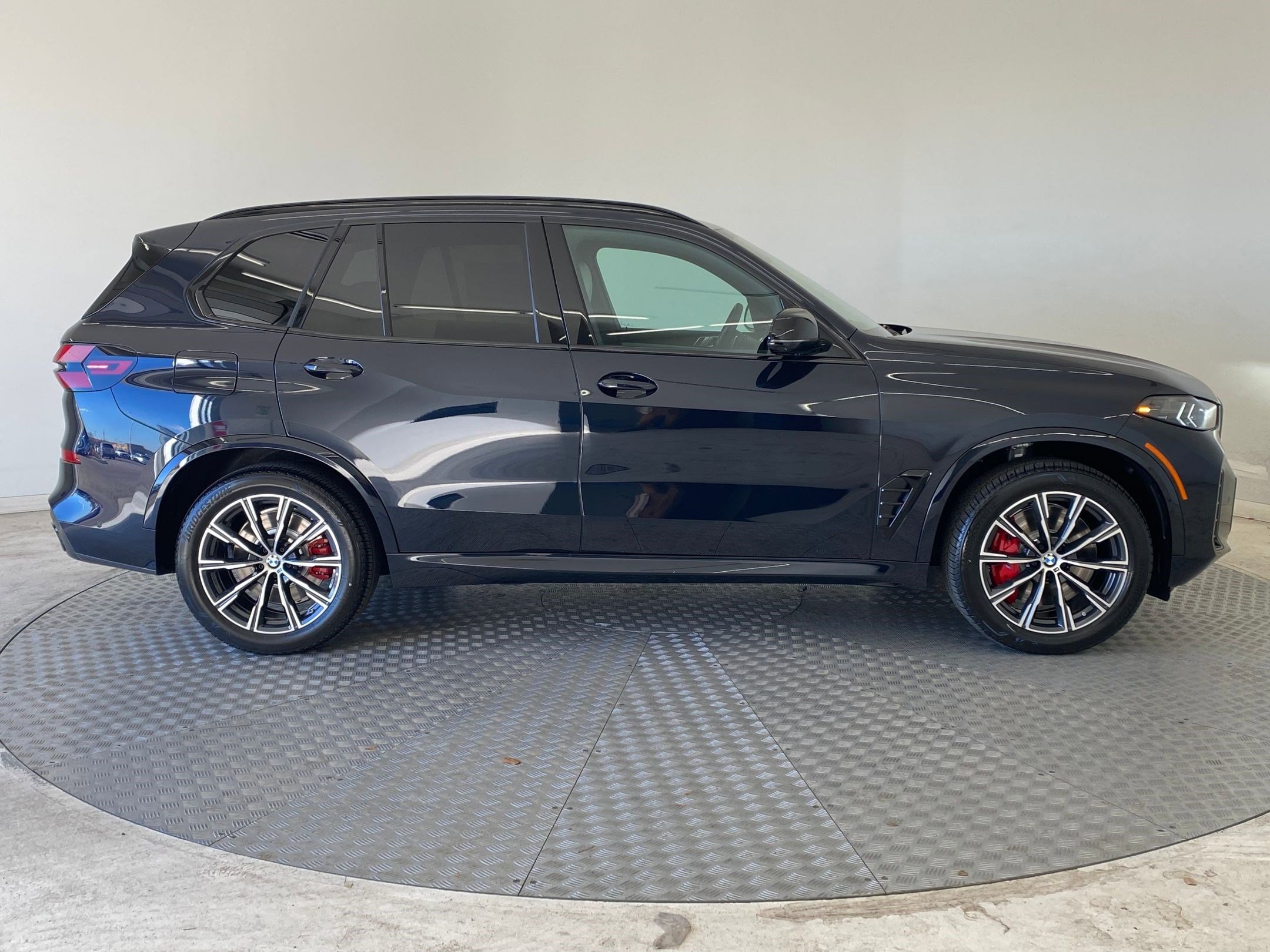 2026 BMW X5 M60i - Photo 8