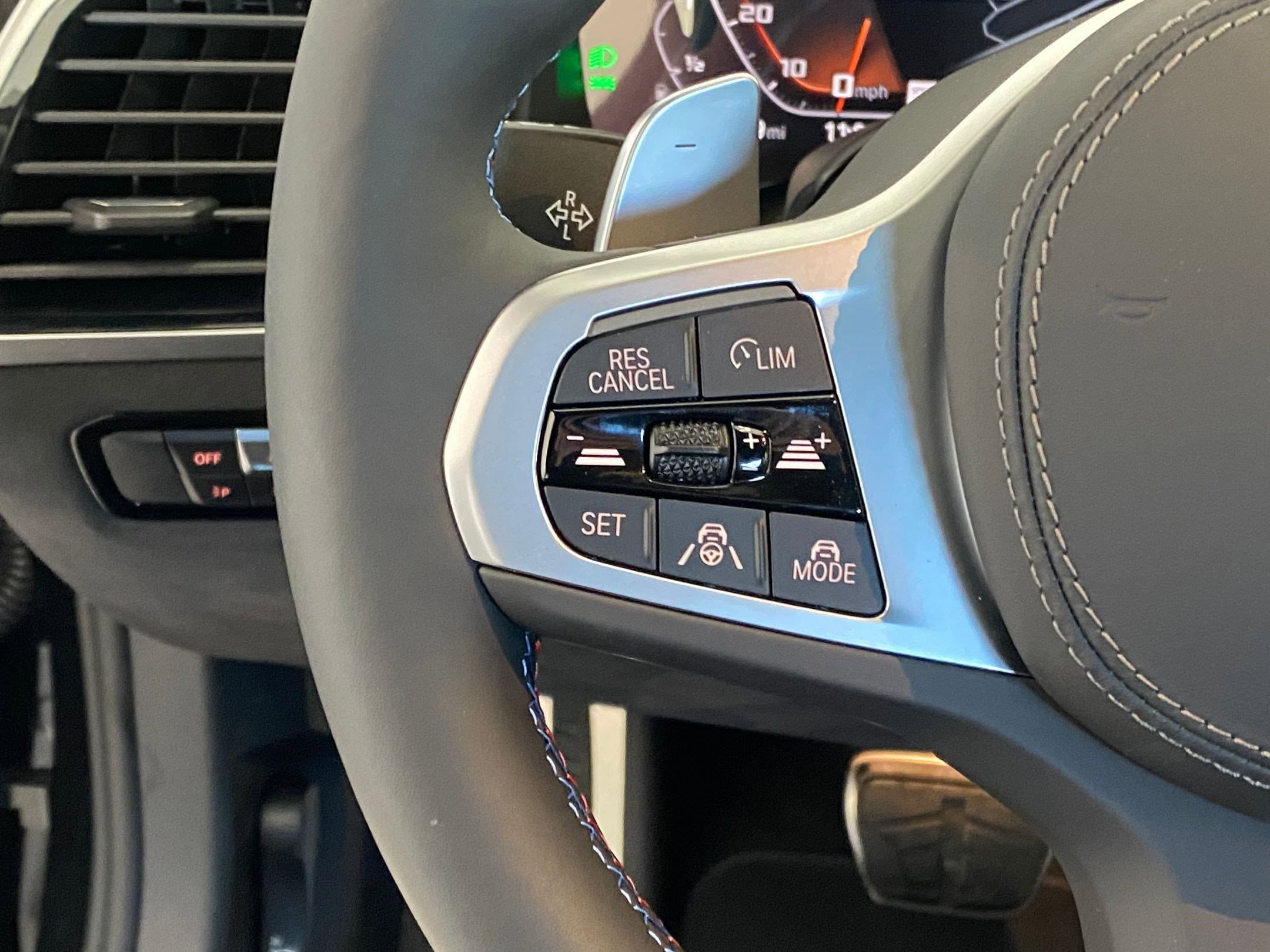 2026 BMW 8 Series M850i - Photo 16