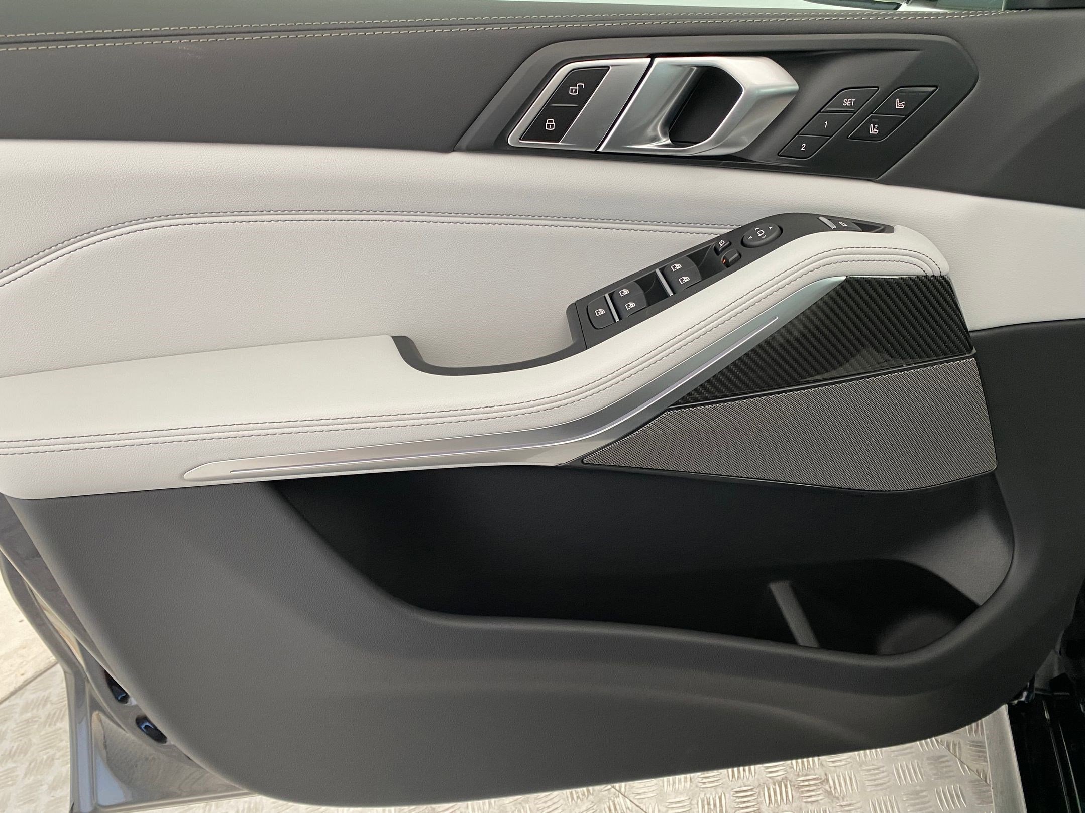 2026 BMW X5 M60i - Photo 12