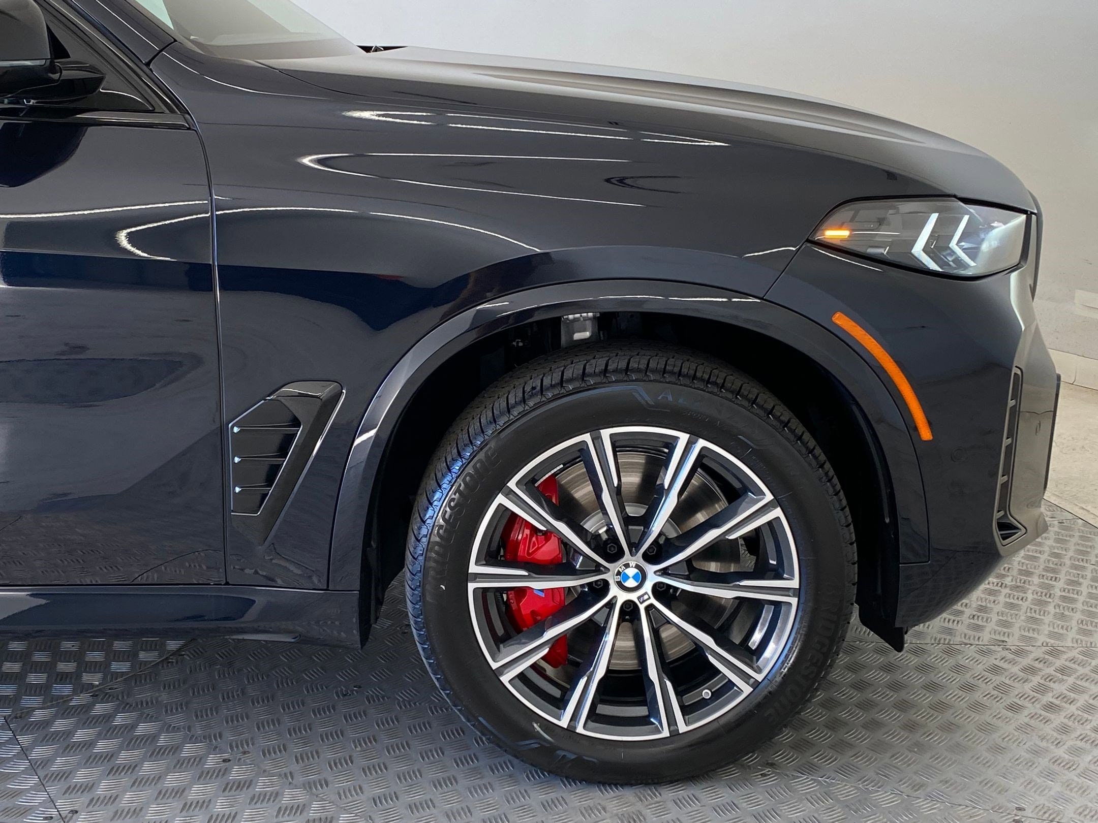 2026 BMW X5 M60i - Photo 11