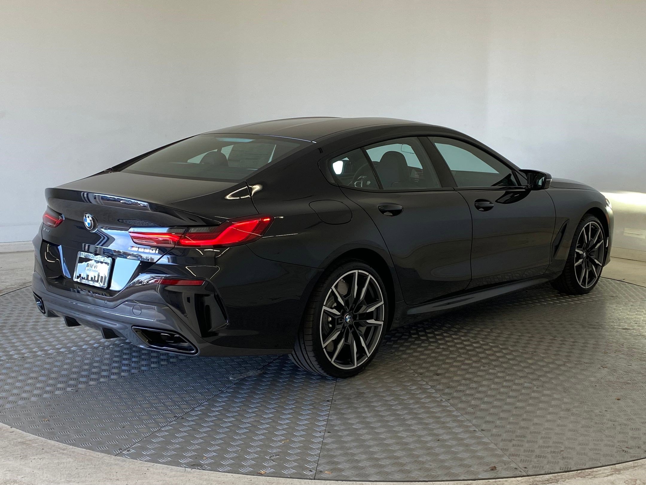 2026 BMW 8 Series M850i - Photo 8