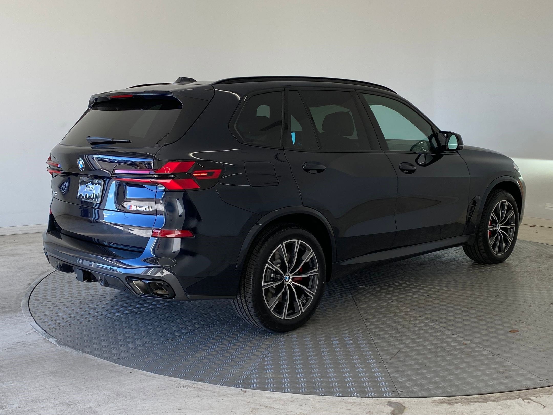 2026 BMW X5 M60i - Photo 9