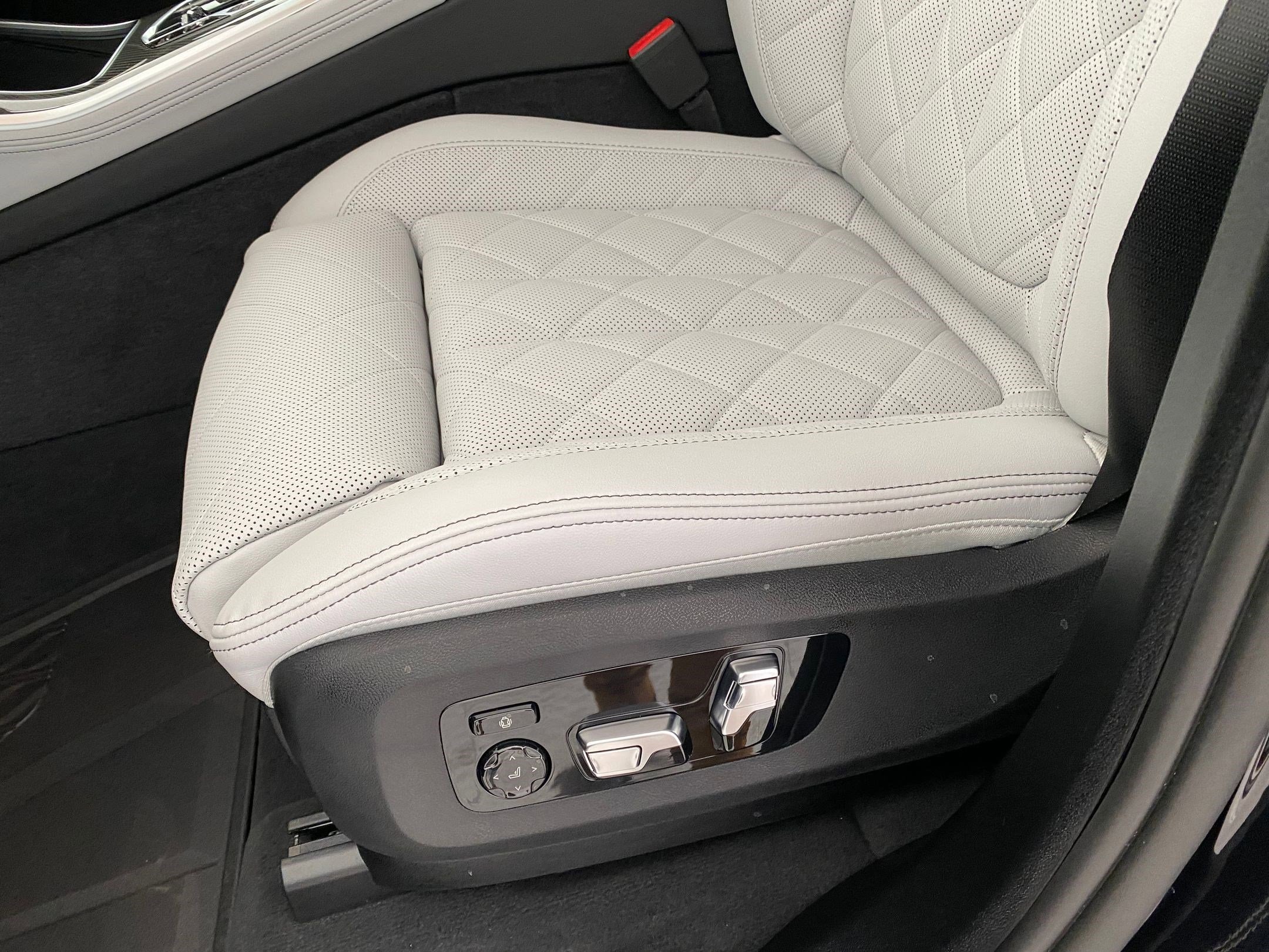 2026 BMW X5 M60i - Photo 13