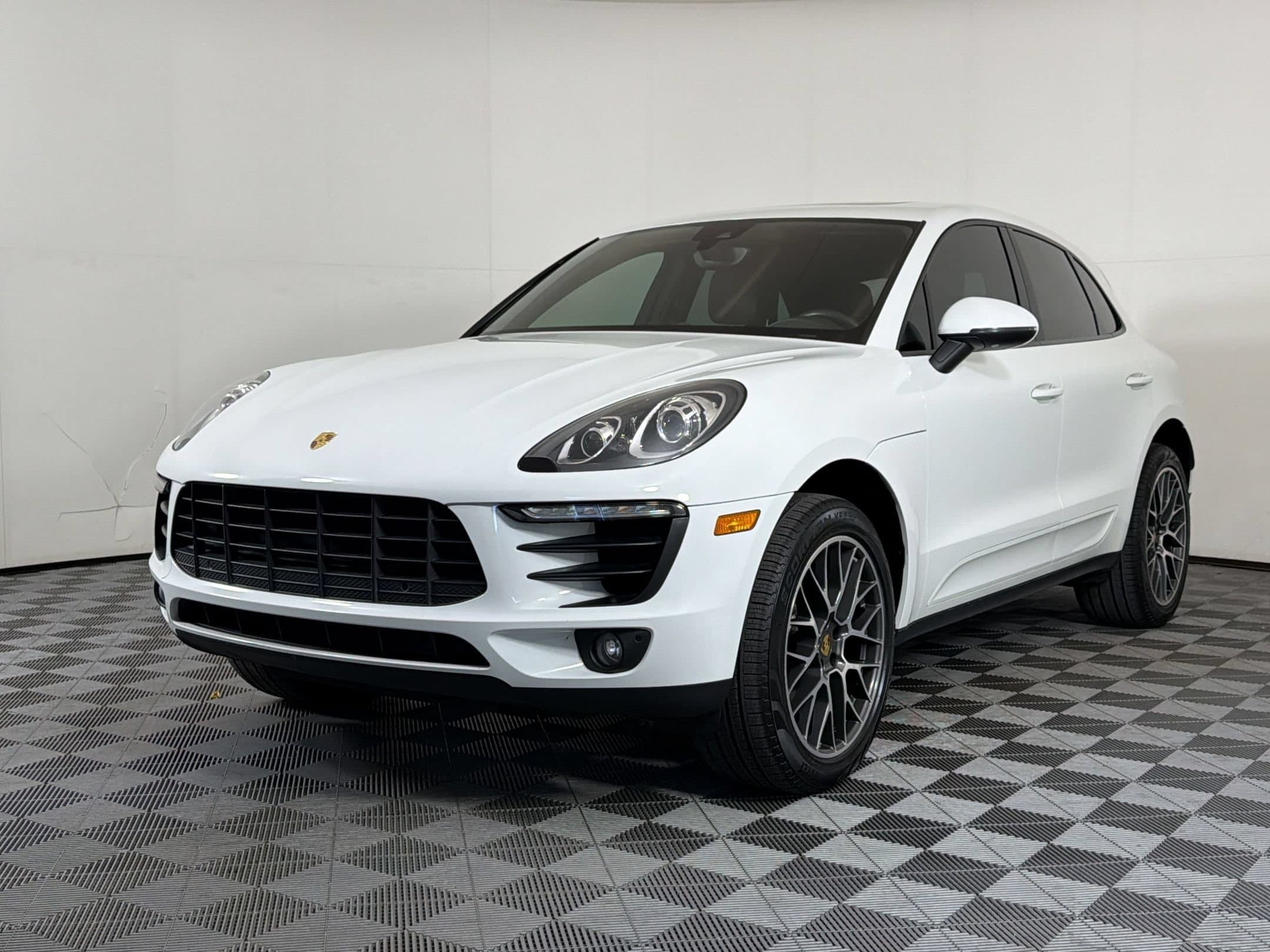 2018 Porsche Macan Macan () SUV