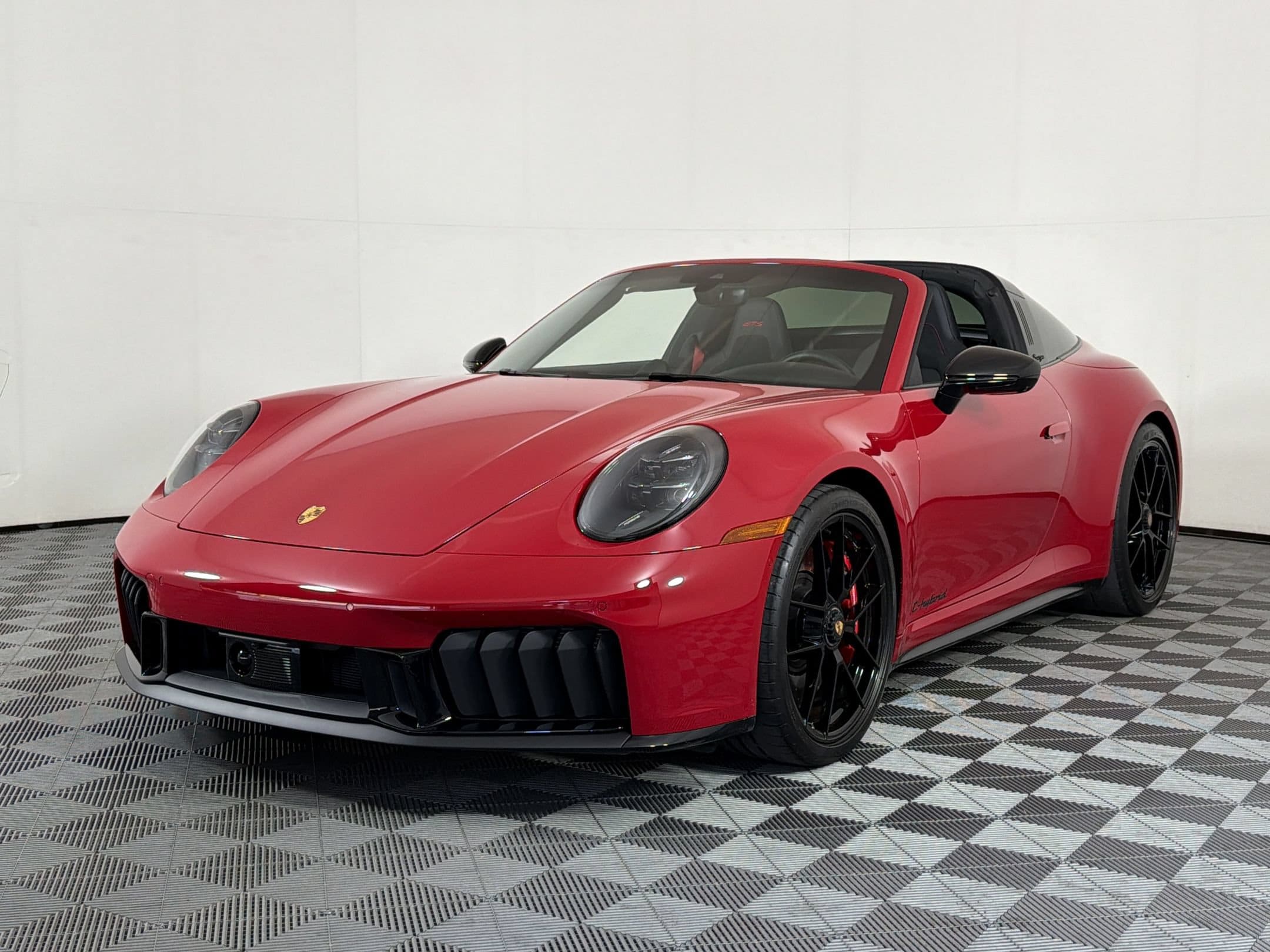 2025 Porsche 911 4 GTS Coupe
