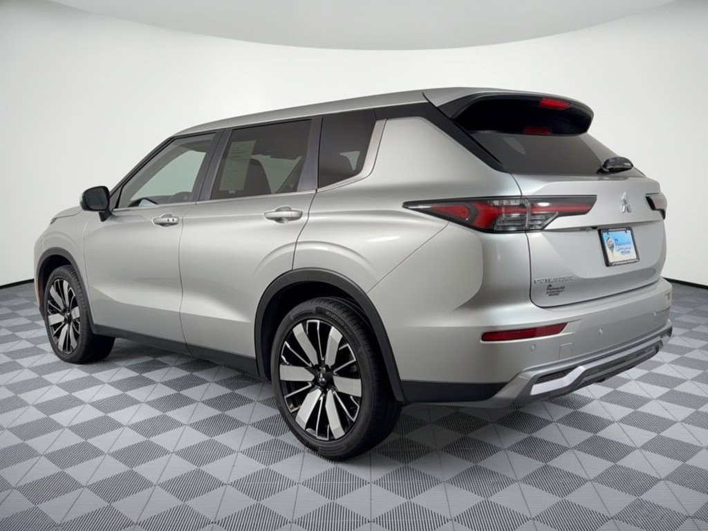 Used 2025 Mitsubishi Outlander SE SUV