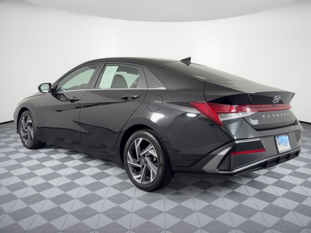 Used 2025 Hyundai Elantra SEL Convenience Sedan