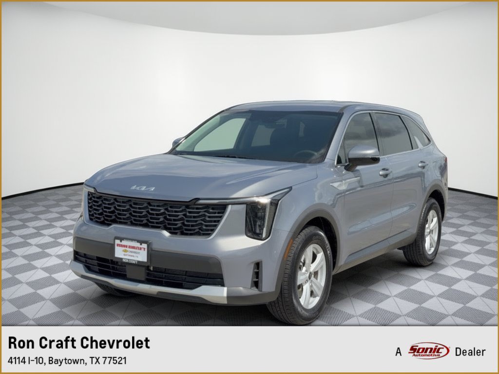 Used 2025 Kia Sorento LX SUV for sale in Houston