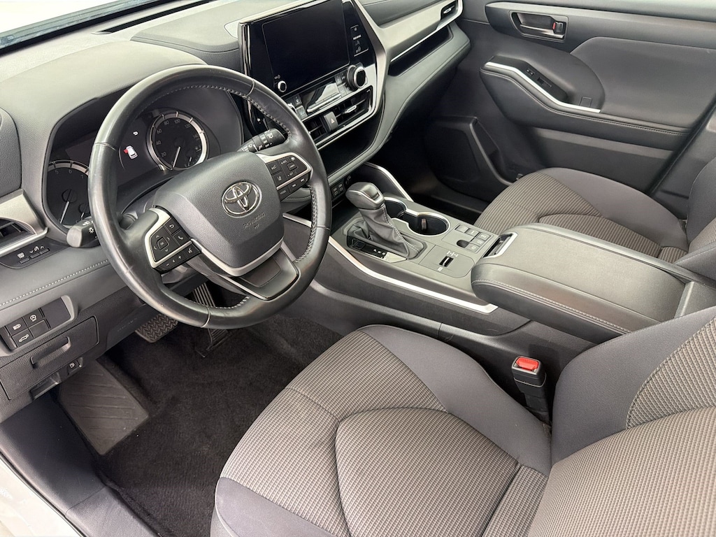 Used 2025 Toyota Highlander LE SUV