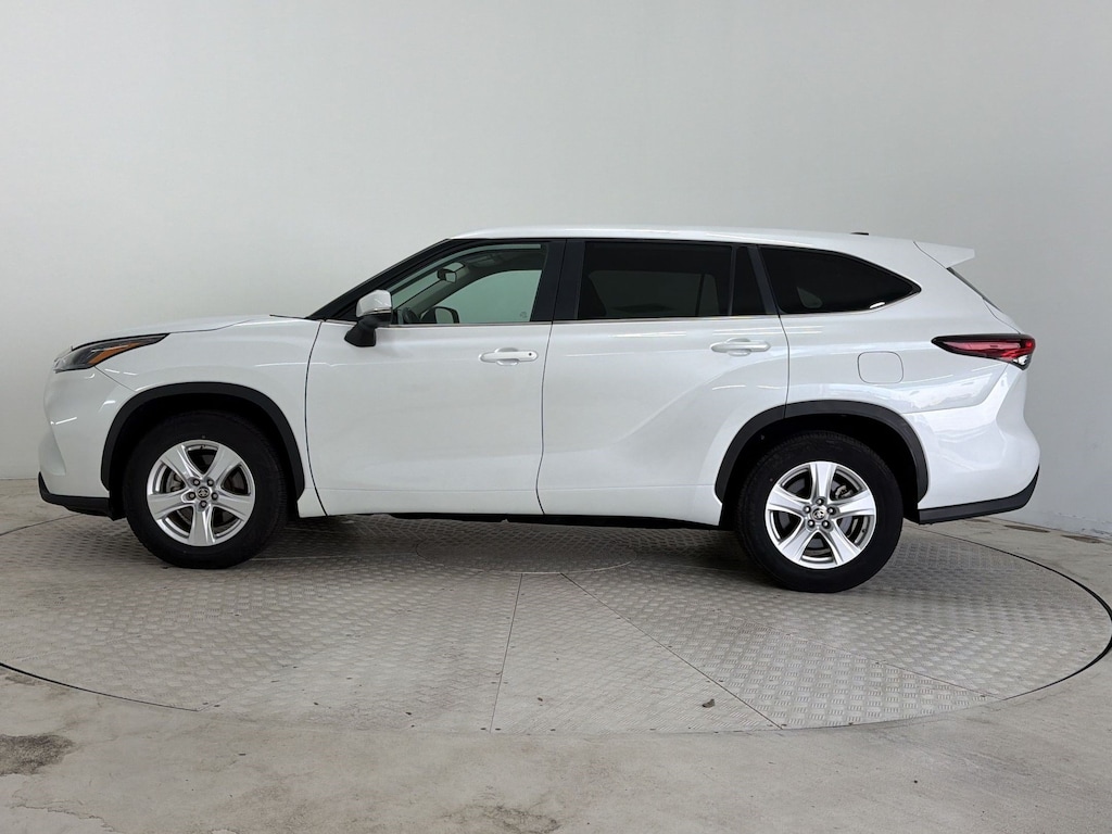 Used 2025 Toyota Highlander LE SUV