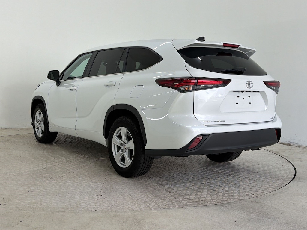 Used 2025 Toyota Highlander LE SUV