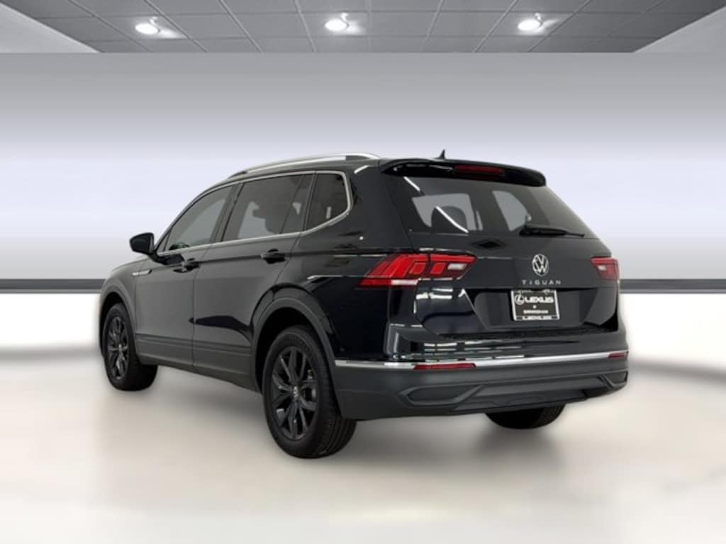 Used 2024 Volkswagen Tiguan SE SUV
