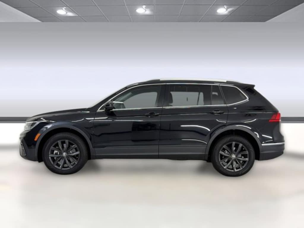 Used 2024 Volkswagen Tiguan SE SUV