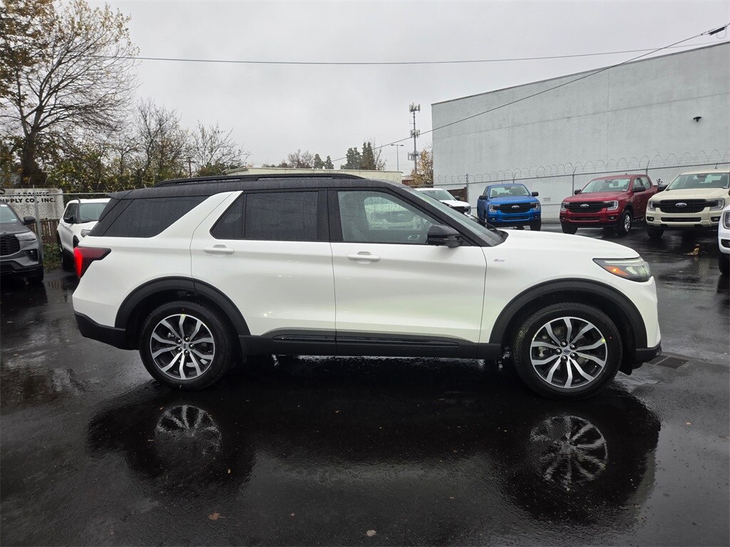 New 2026 Ford Explorer ST-Line UT
