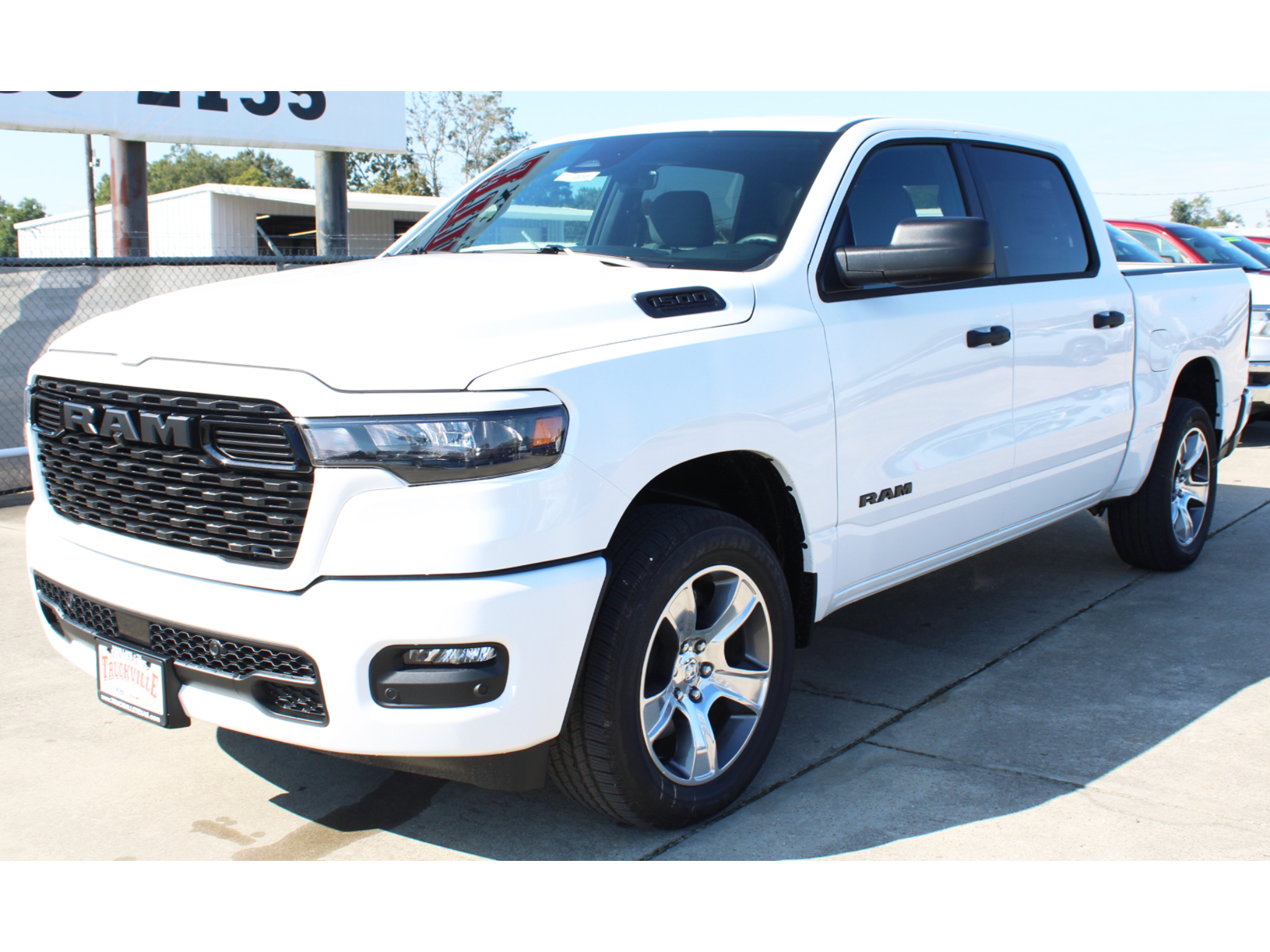 New 2027 Ram 1500 EXPRESS CREW CAB 4X4 5'7 BOX Pickup