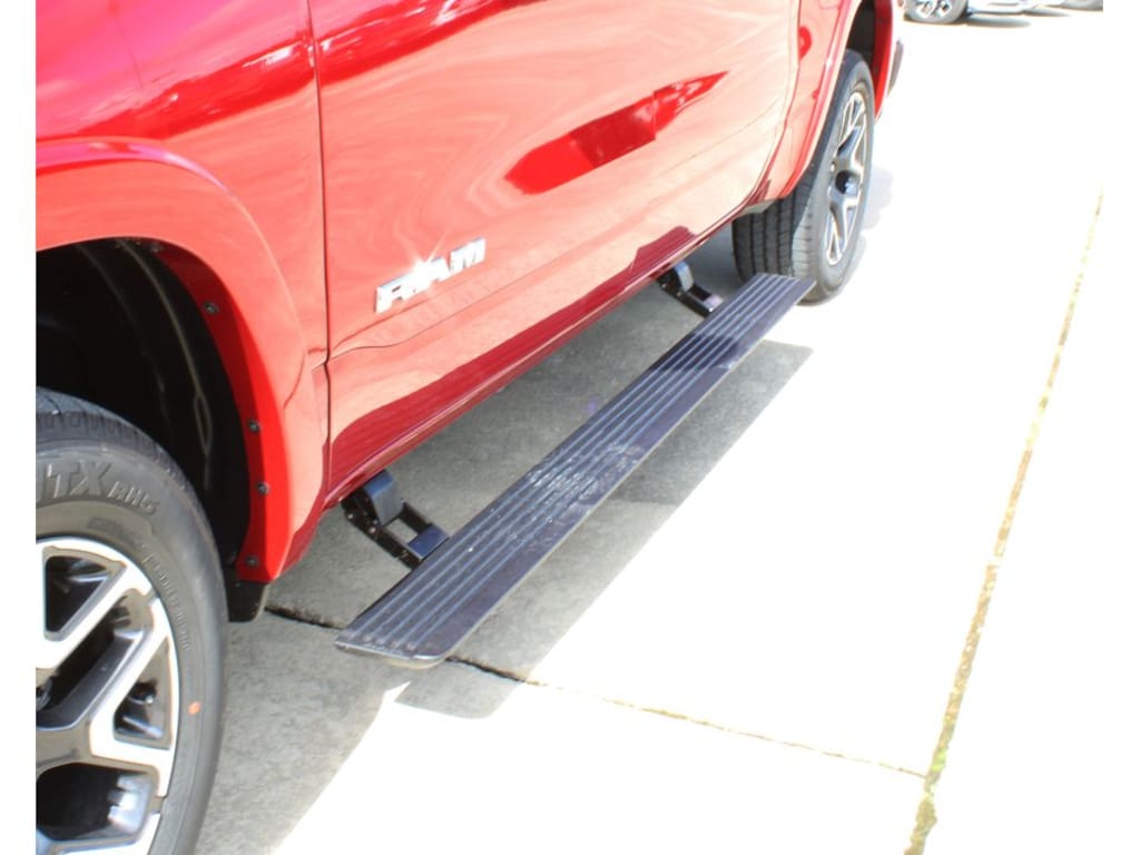 New 2026 Ram 1500 LARAMIE CREW CAB 4X4 5'7 BOX Pickup
