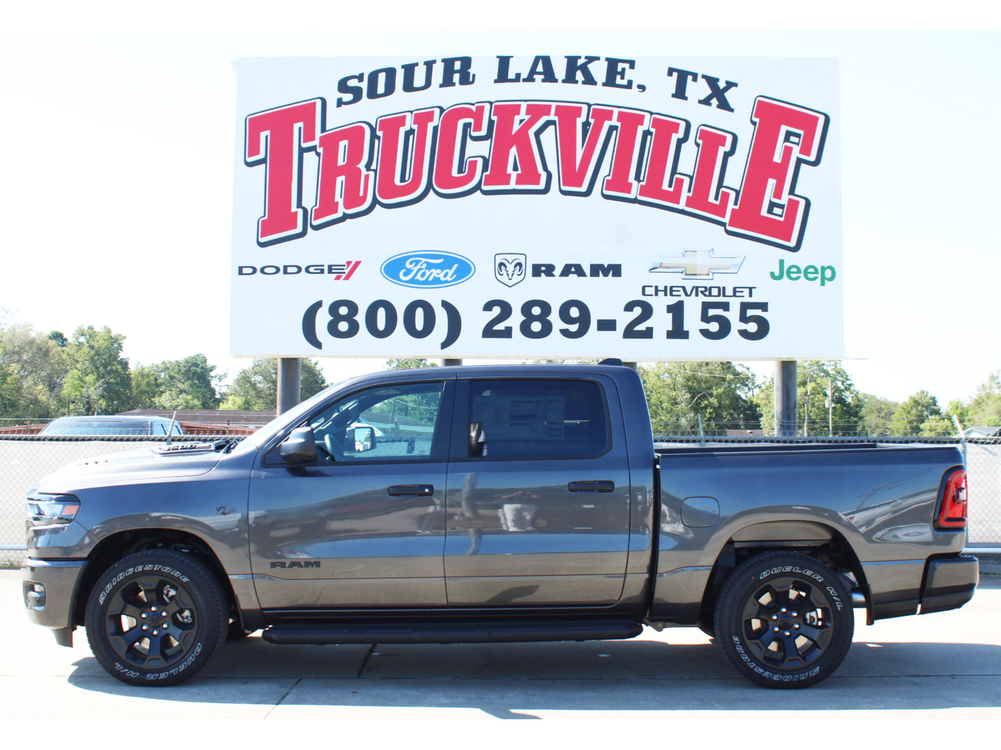 New 2027 Ram 1500 EXPRESS CREW CAB 4X4 5'7 BOX Pickup