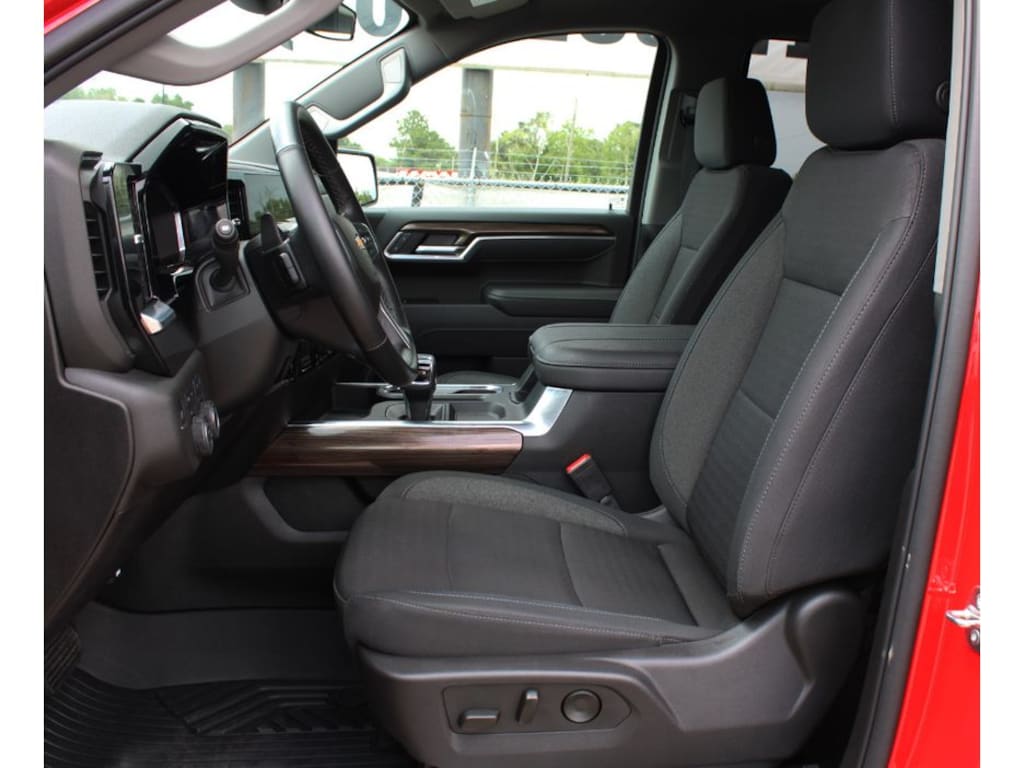 Used 2025 Chevrolet Silverado LT Crew Cab