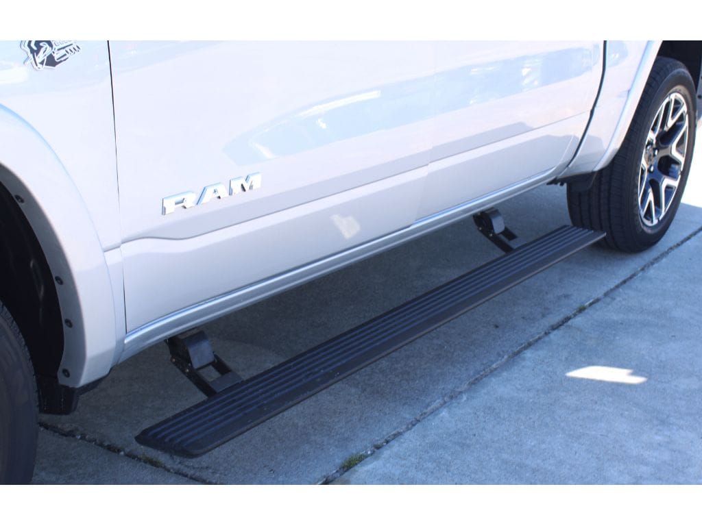 New 2026 Ram 1500 LARAMIE CREW CAB 4X4 5'7 BOX Pickup
