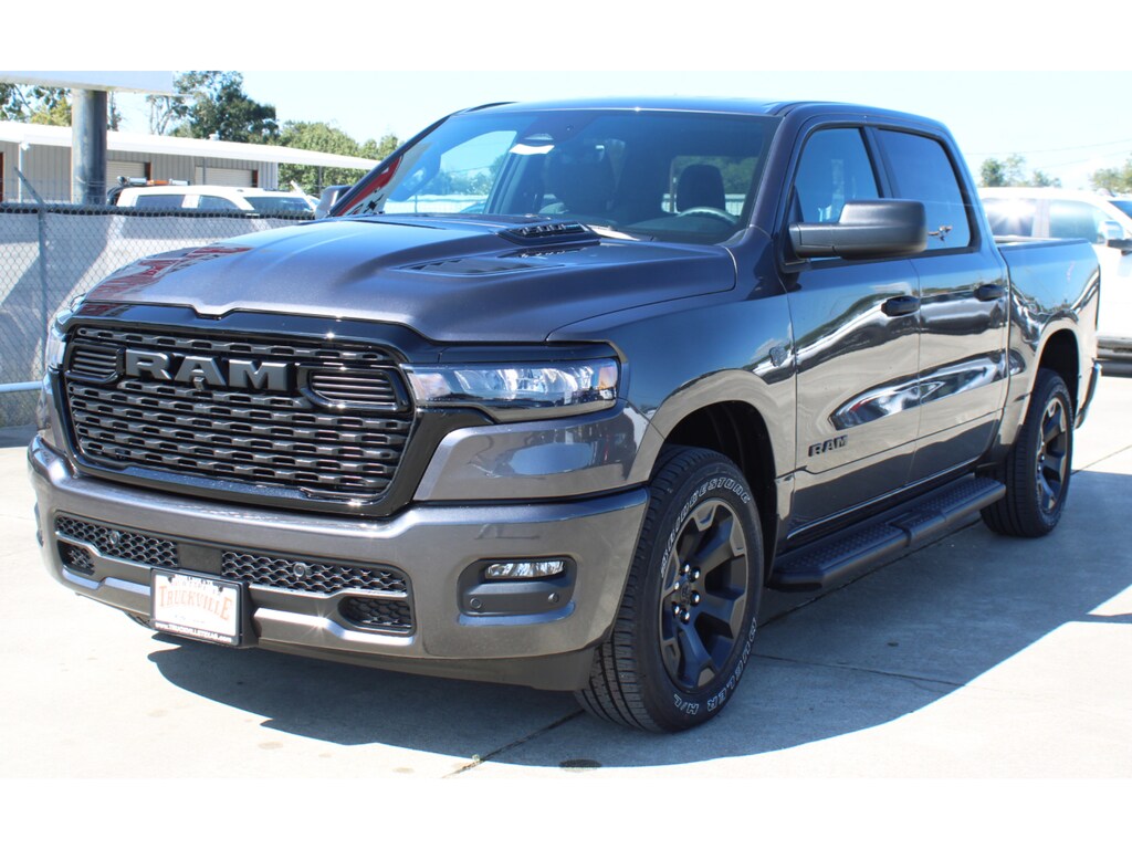 New 2027 Ram 1500 EXPRESS CREW CAB 4X4 5'7 BOX Pickup