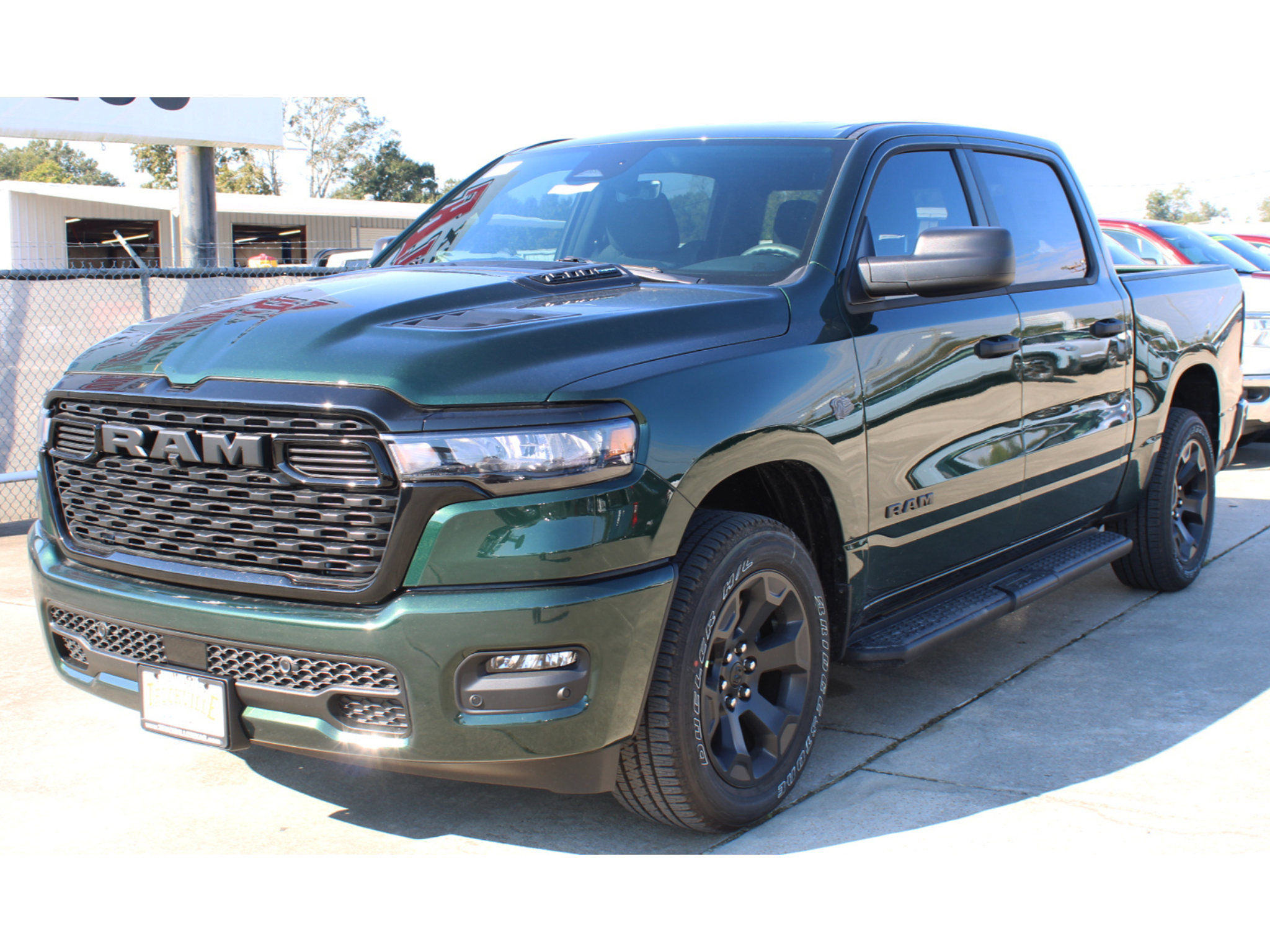 New 2027 Ram 1500 EXPRESS CREW CAB 4X4 5'7 BOX Pickup