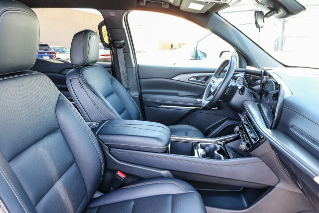 2025 Chevrolet Traverse LT - Photo 17