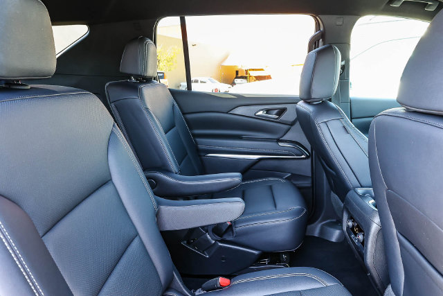 2025 Chevrolet Traverse LT - Photo 18