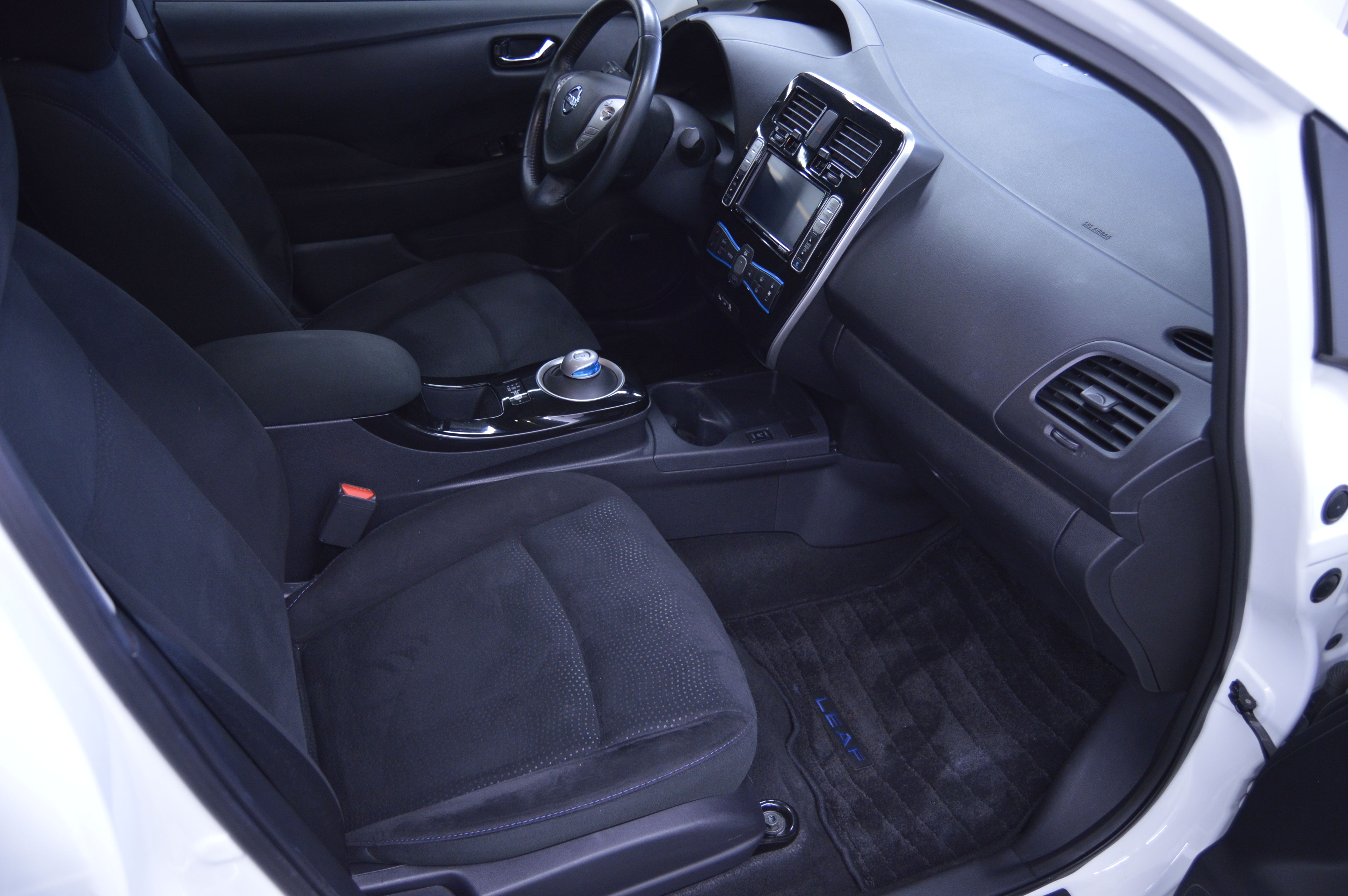 2016 Nissan LEAF SV - Photo 18
