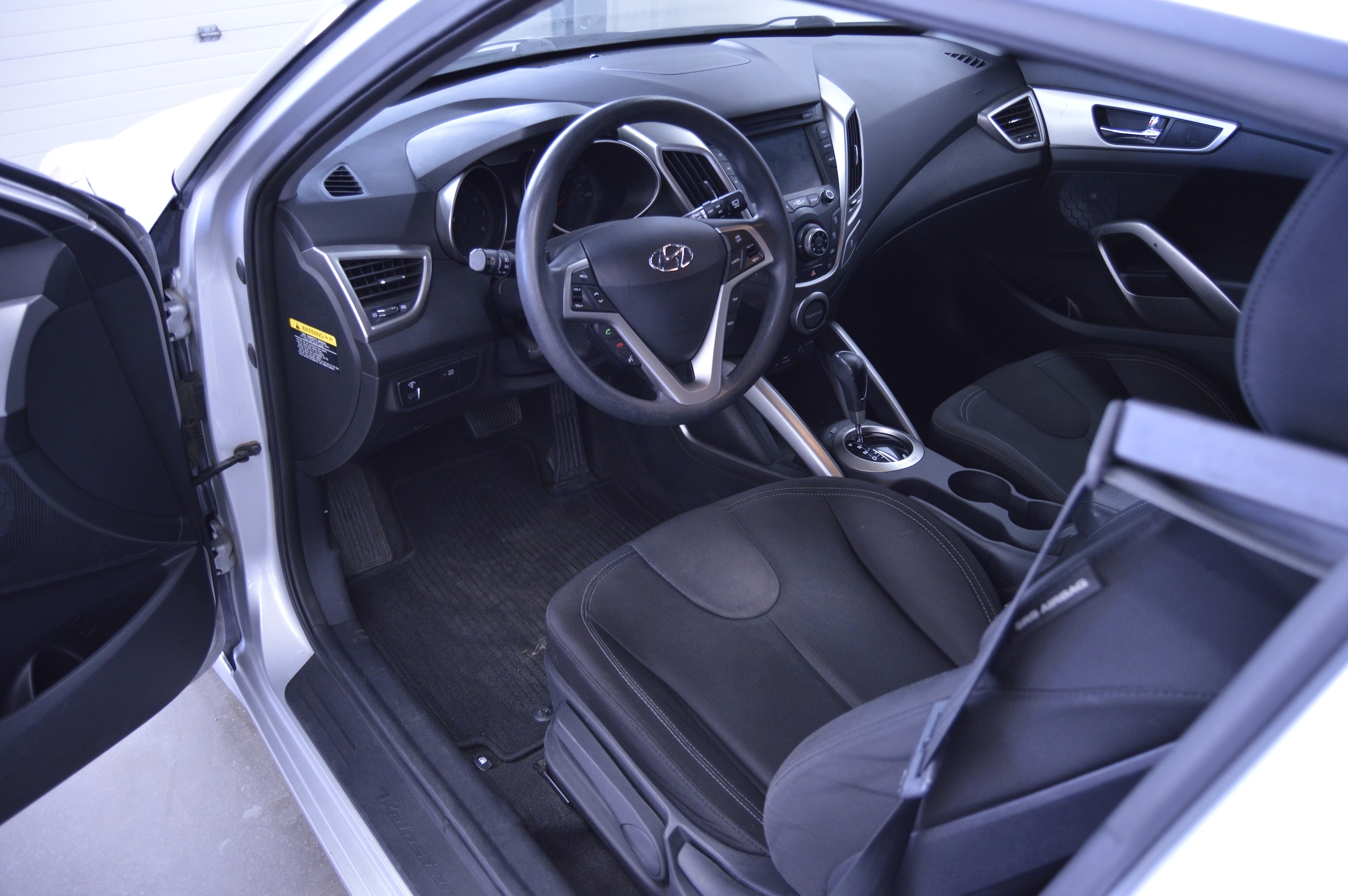2012 Hyundai Veloster Base - Photo 10