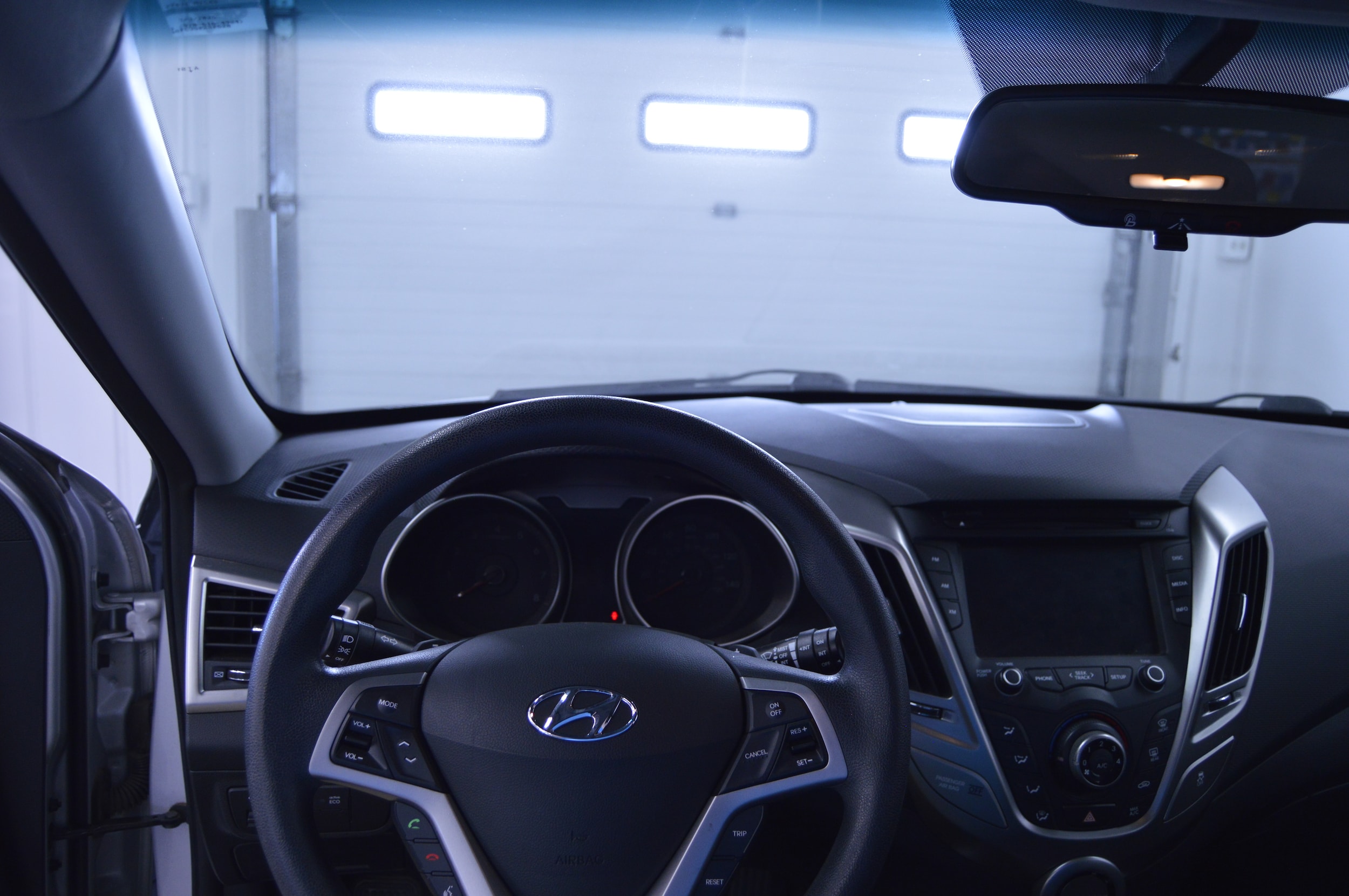 2012 Hyundai Veloster Base - Photo 18