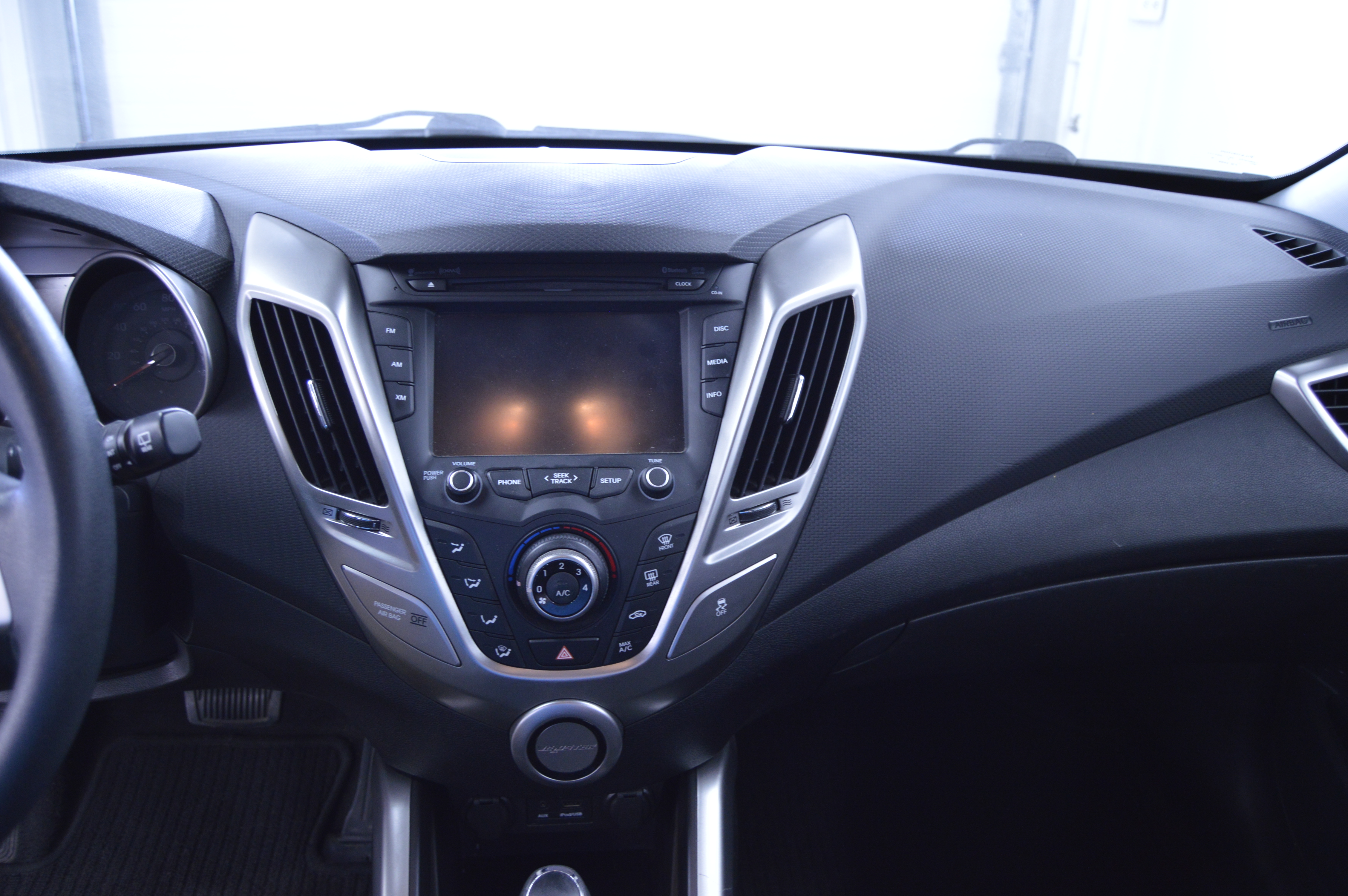 2012 Hyundai Veloster Base - Photo 20