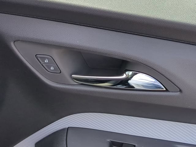 2027 Chevrolet Bolt RS - Photo 38
