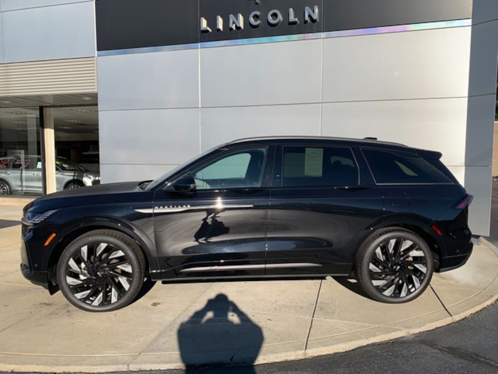 Used 2024 Lincoln Nautilus Hybrid Reserve II SUV