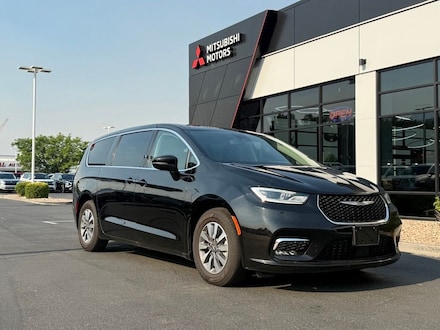 2024 Chrysler Pacifica Plug-In Hybrid Select Van Passenger Van
