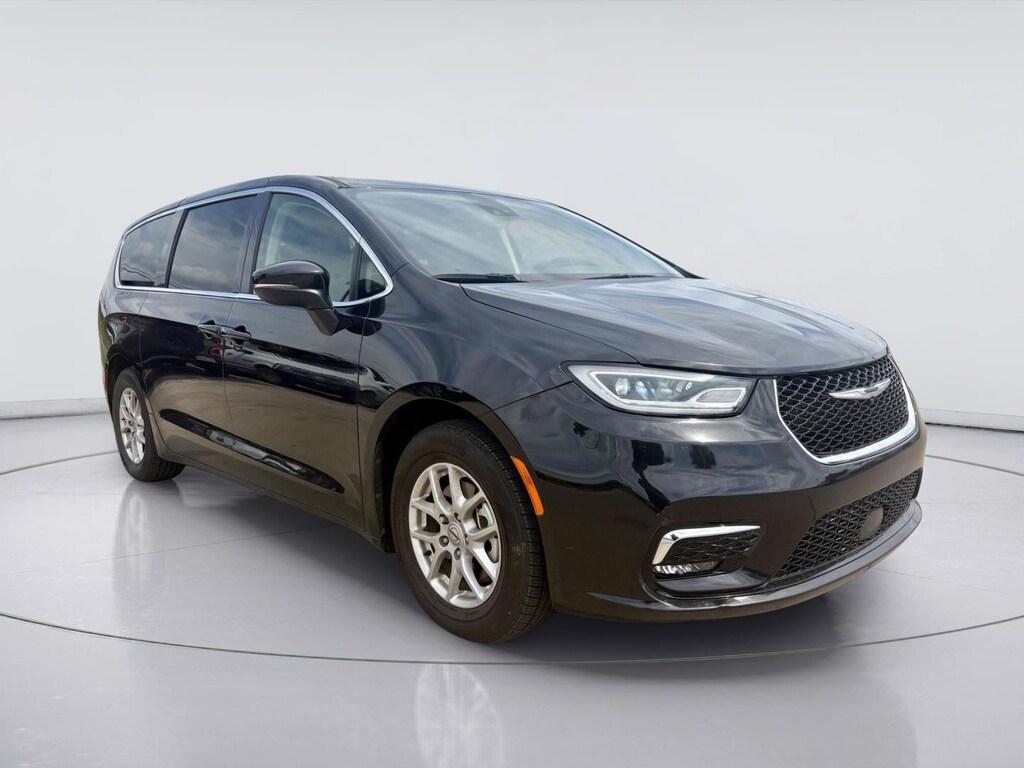 Used 2023 Chrysler Pacifica Touring L Van