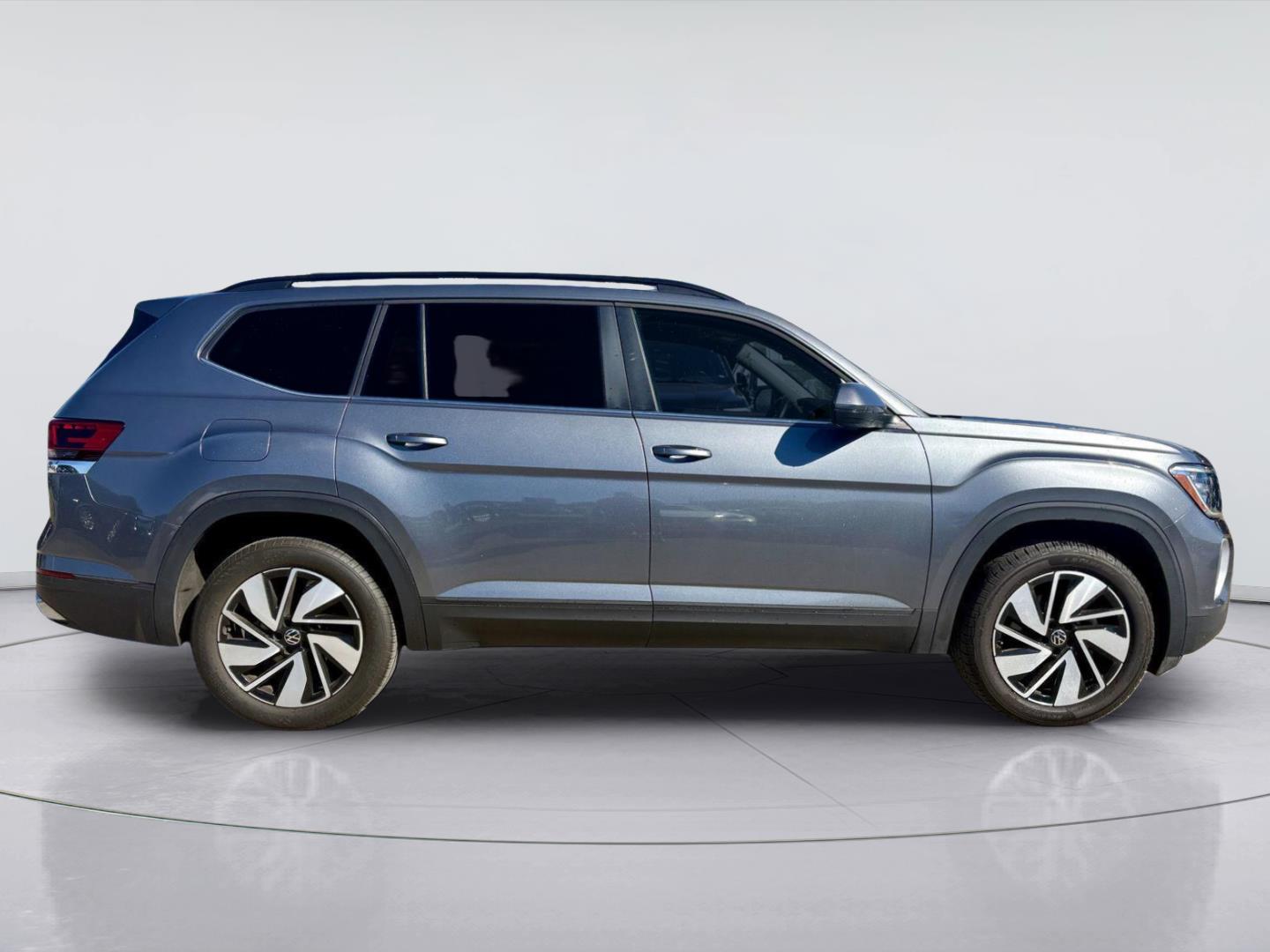 Used 2025 Volkswagen Atlas 2.0T SE w/Technology SUV