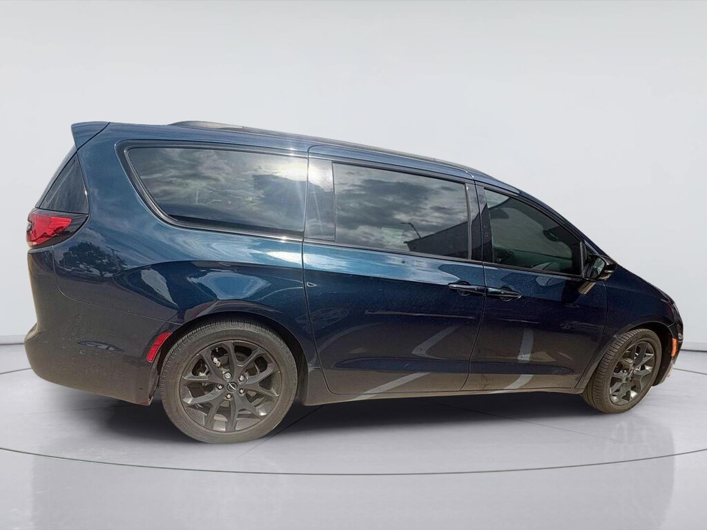 Used 2024 Chrysler Pacifica Limited Van