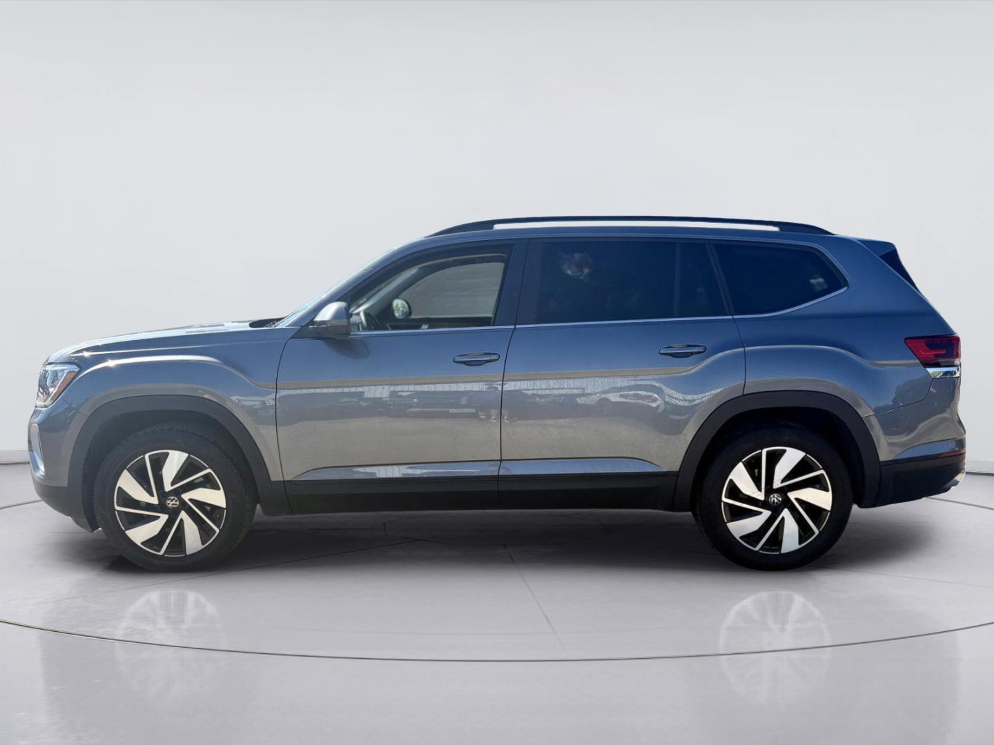 Used 2025 Volkswagen Atlas 2.0T SE w/Technology SUV