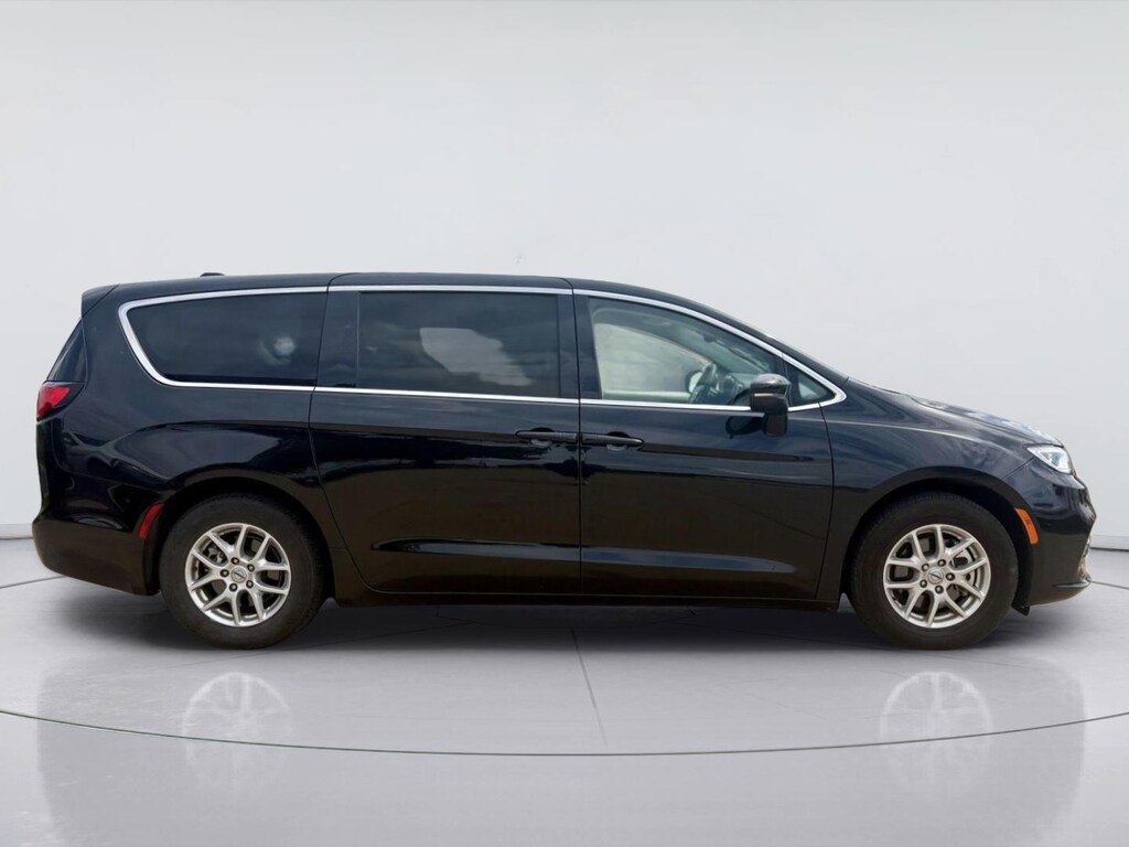 Used 2023 Chrysler Pacifica Touring L Van