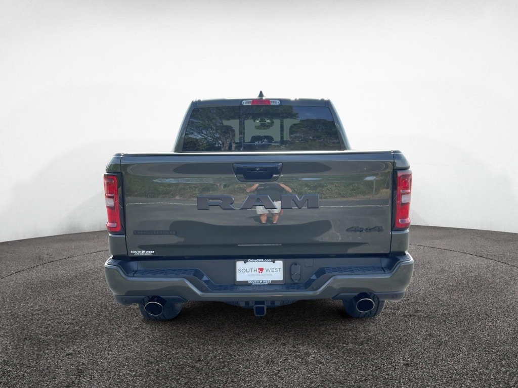 New 2027 Ram 1500 BIG HORN CREW CAB 4X4 5'7 BOX Pickup
