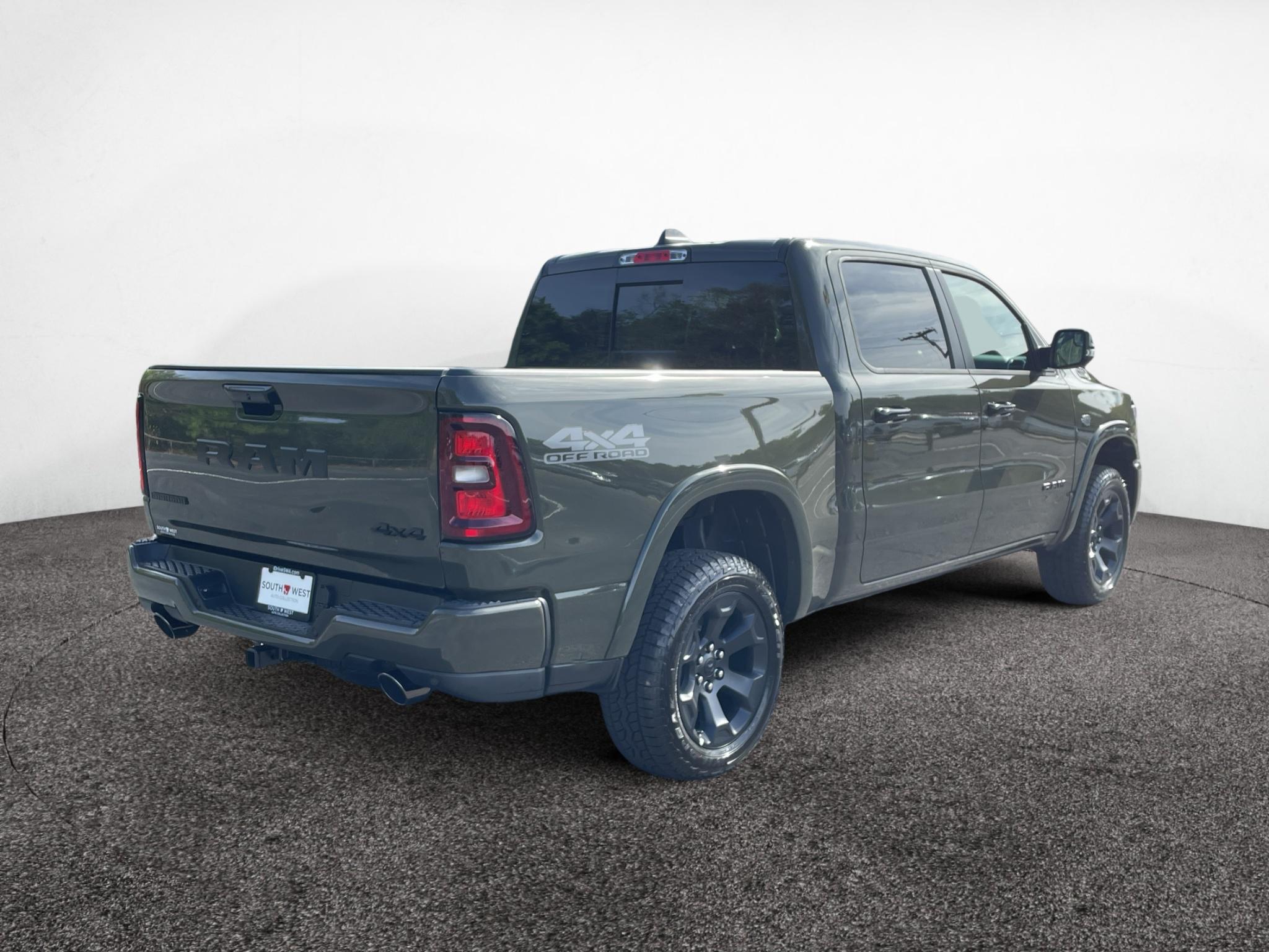New 2027 Ram 1500 BIG HORN CREW CAB 4X4 5'7 BOX Pickup