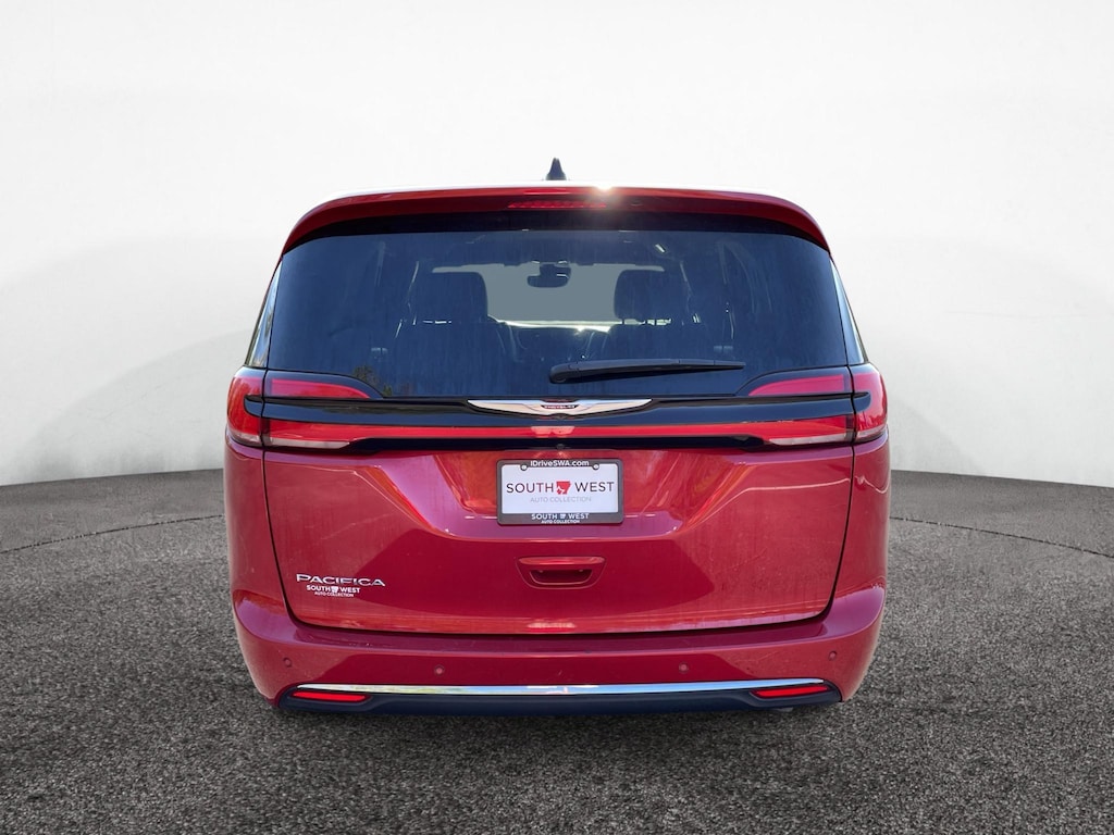 Used 2025 Chrysler Pacifica Select Van Passenger Van