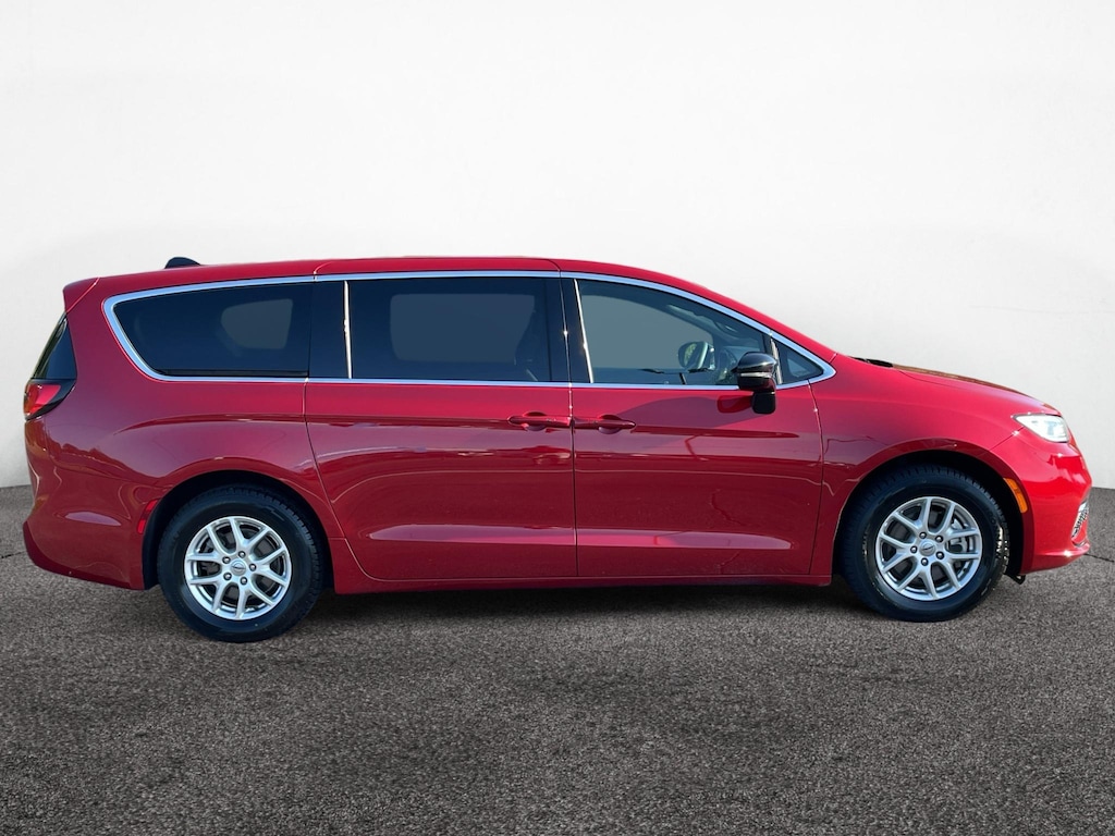 Used 2025 Chrysler Pacifica Select Van Passenger Van