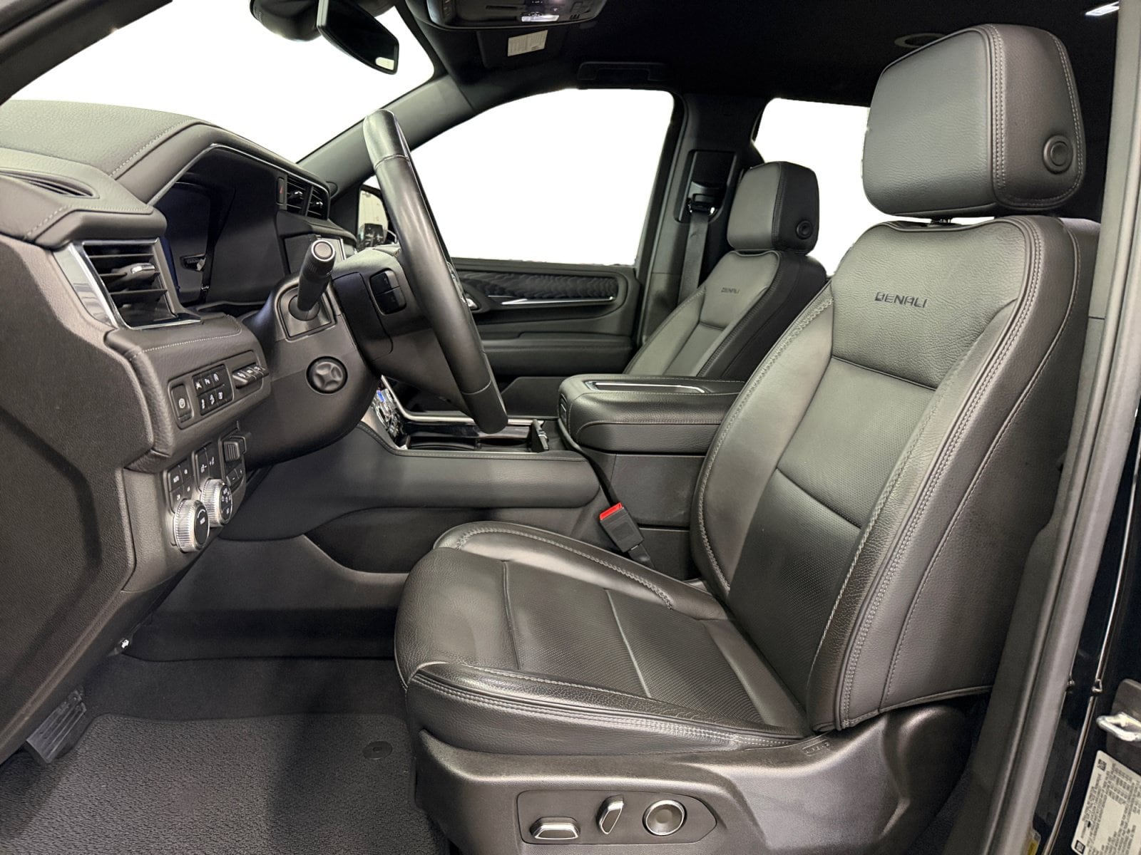 2024 GMC Yukon Denali - Photo 9