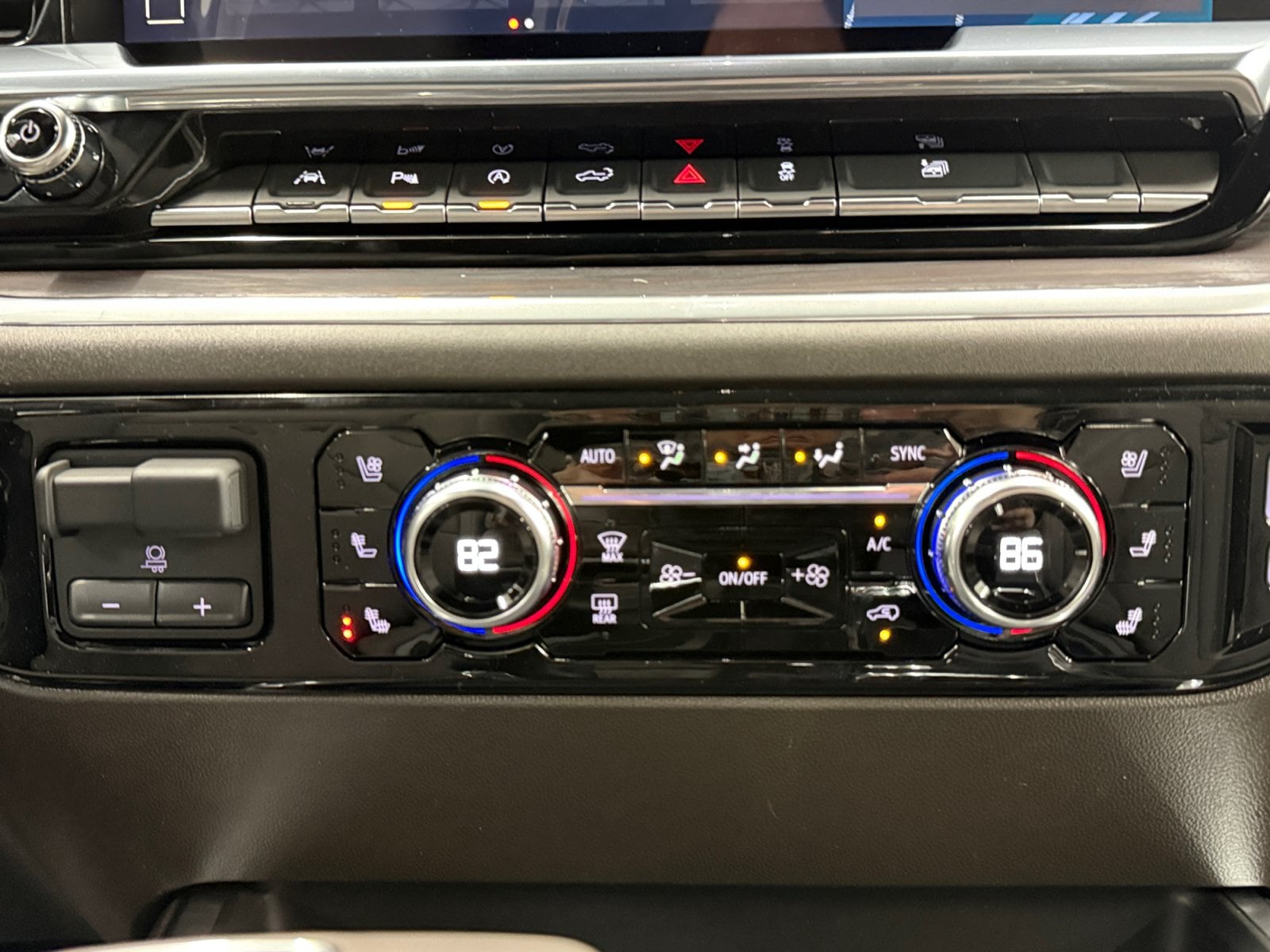 2026 GMC Sierra 1500 SLT - Photo 21